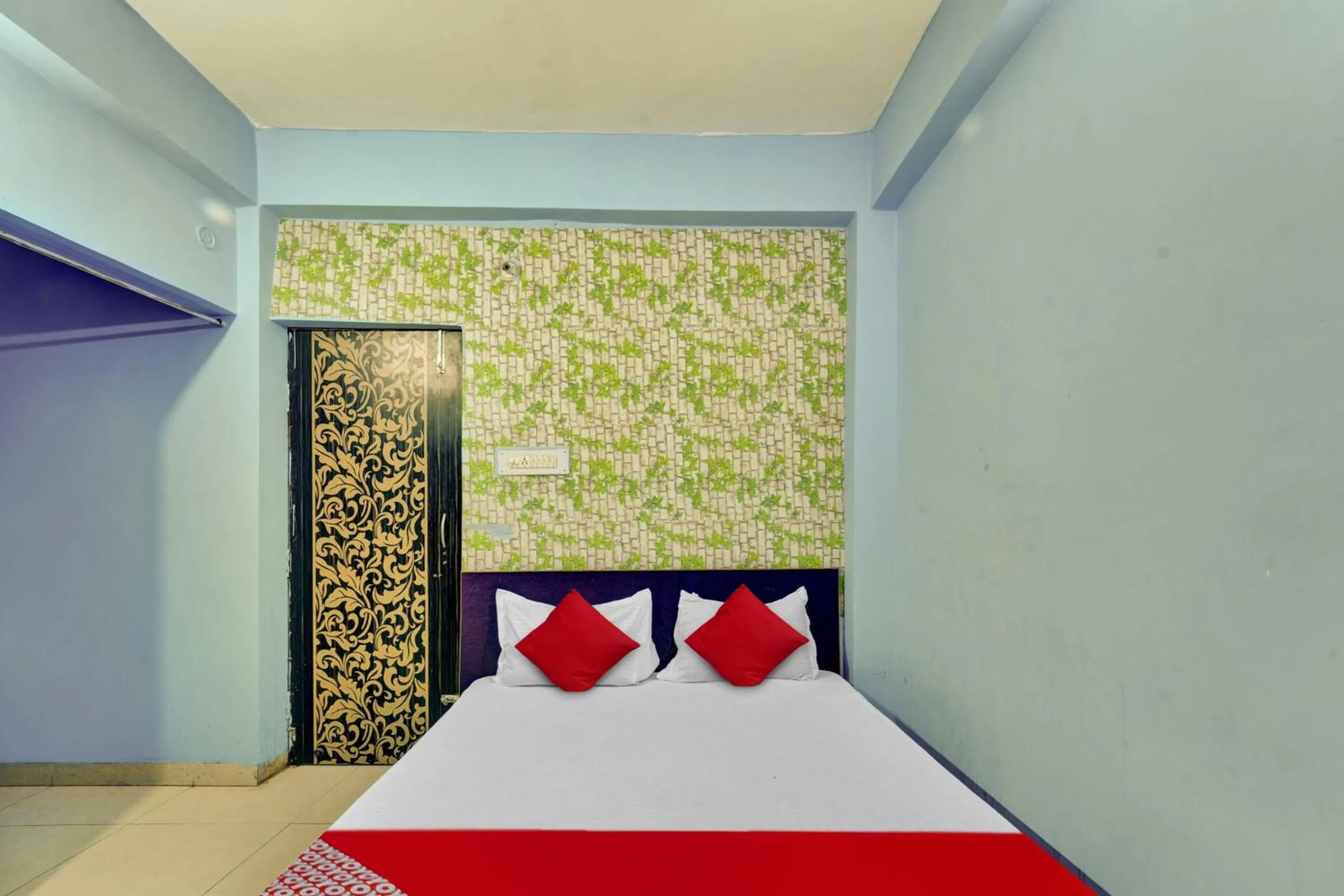 Bedroom, Bed in Hotel O Glad Guest House