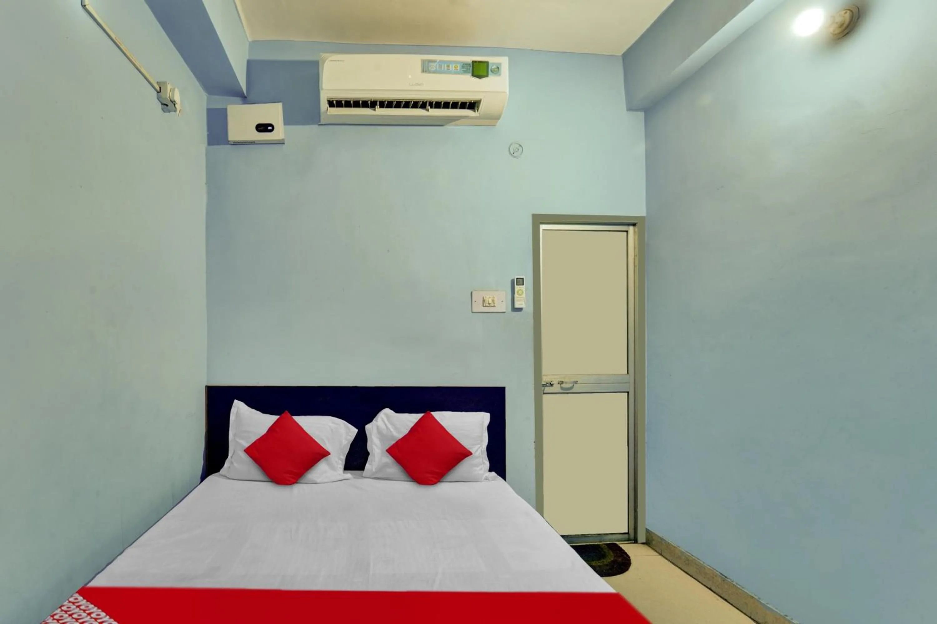 Bedroom, Bed in Hotel O Glad Guest House