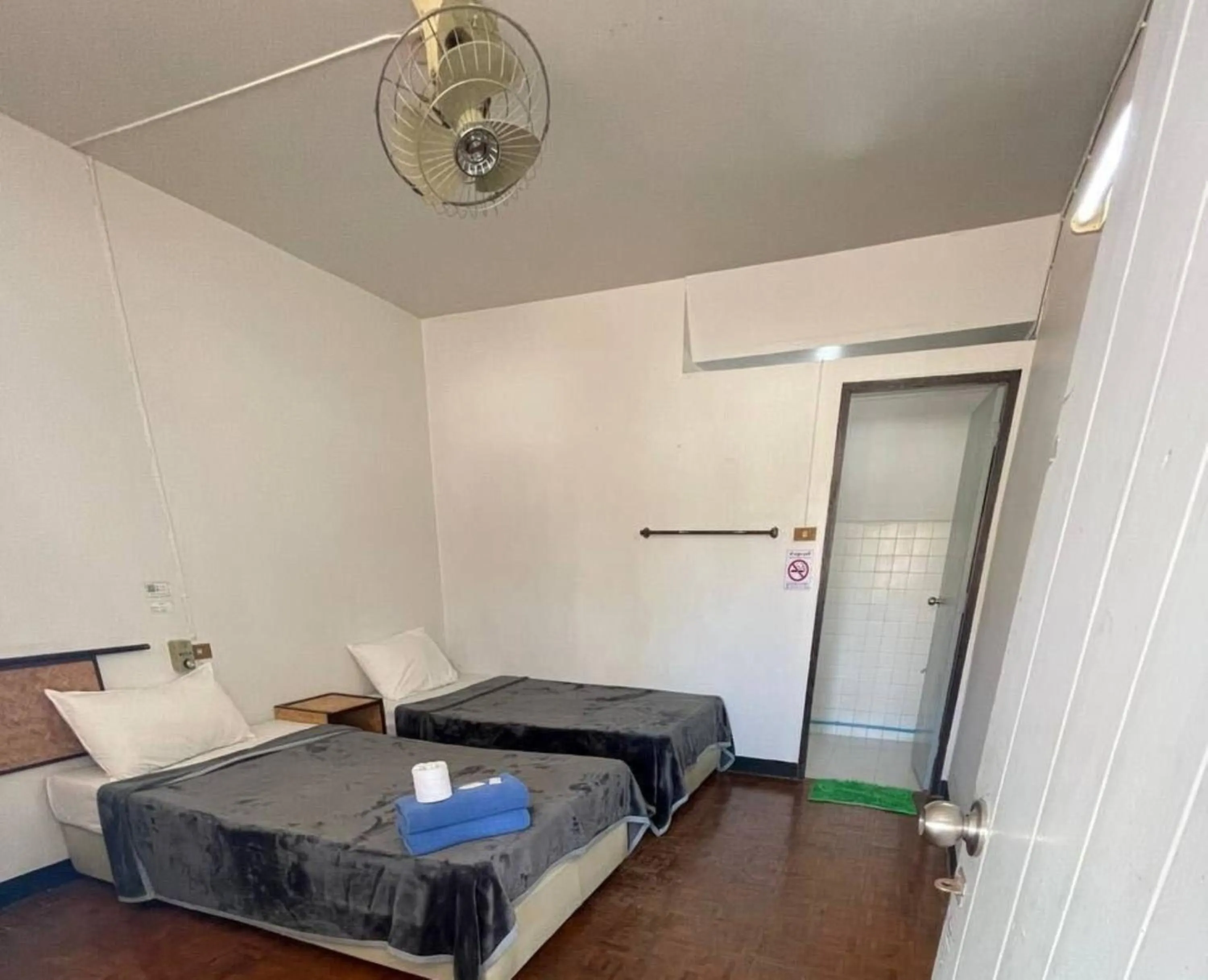 Bed in Chomdoi House Hotel