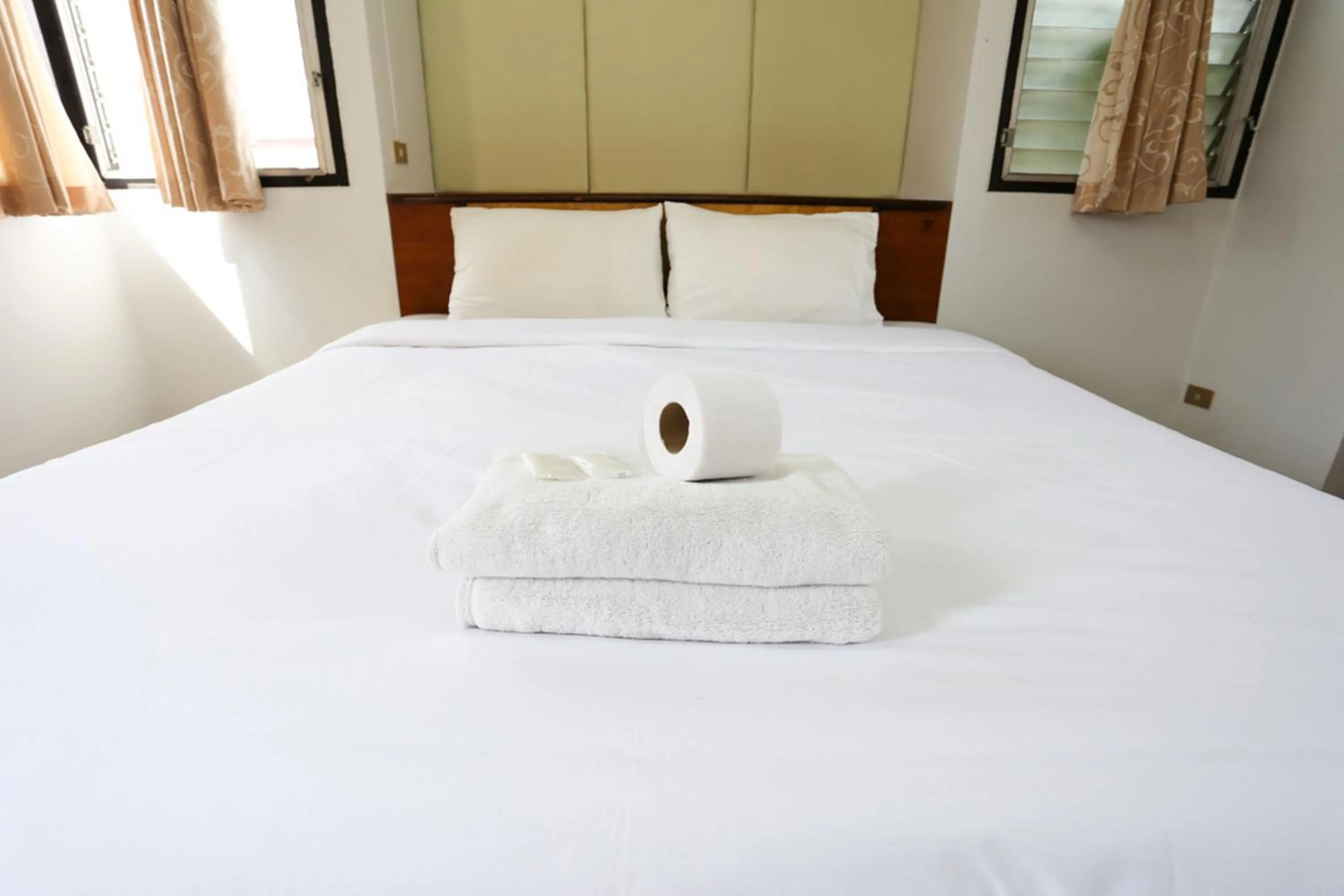 Bed in Chomdoi House Hotel