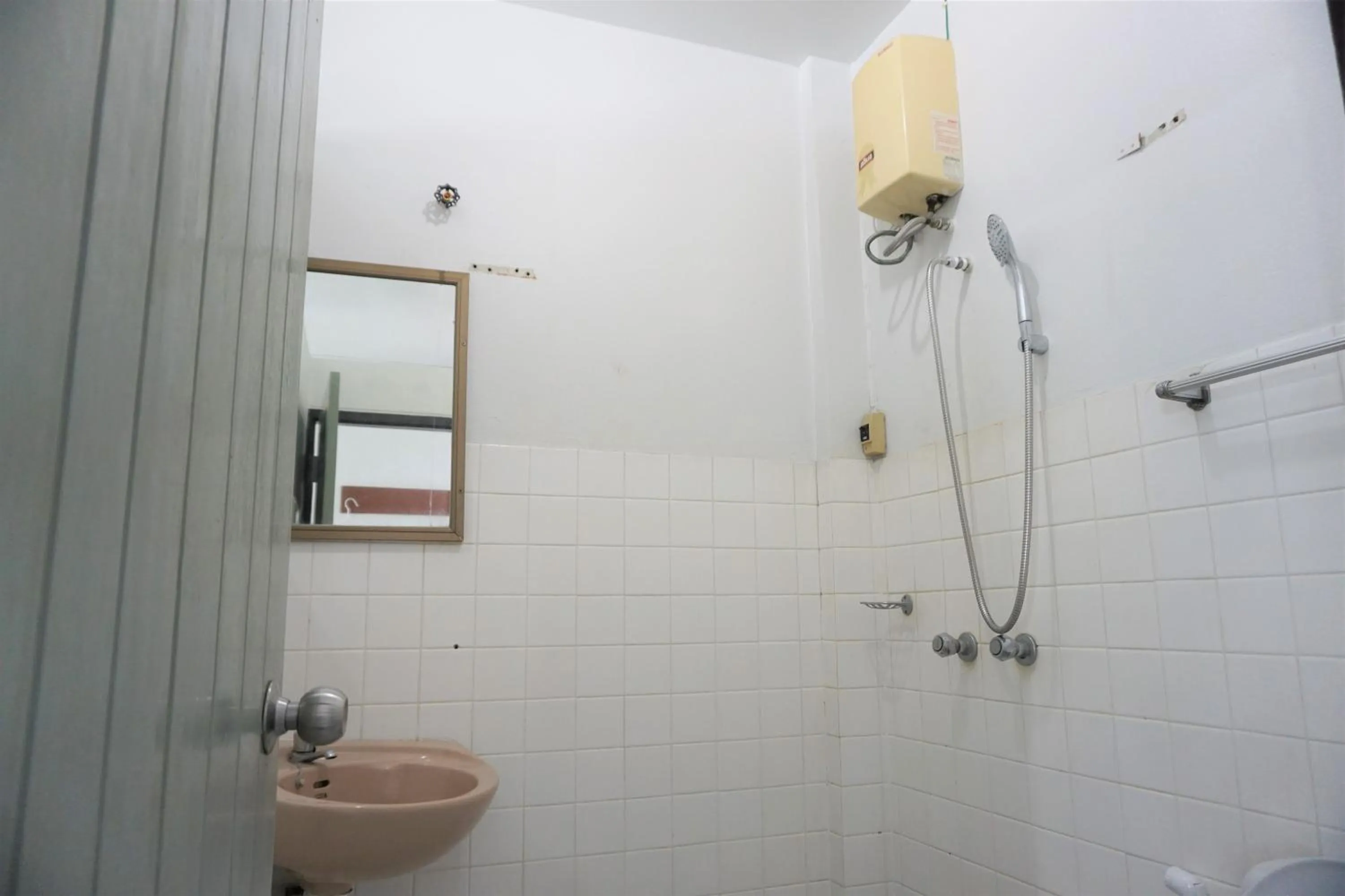 Bathroom in Chomdoi House Hotel