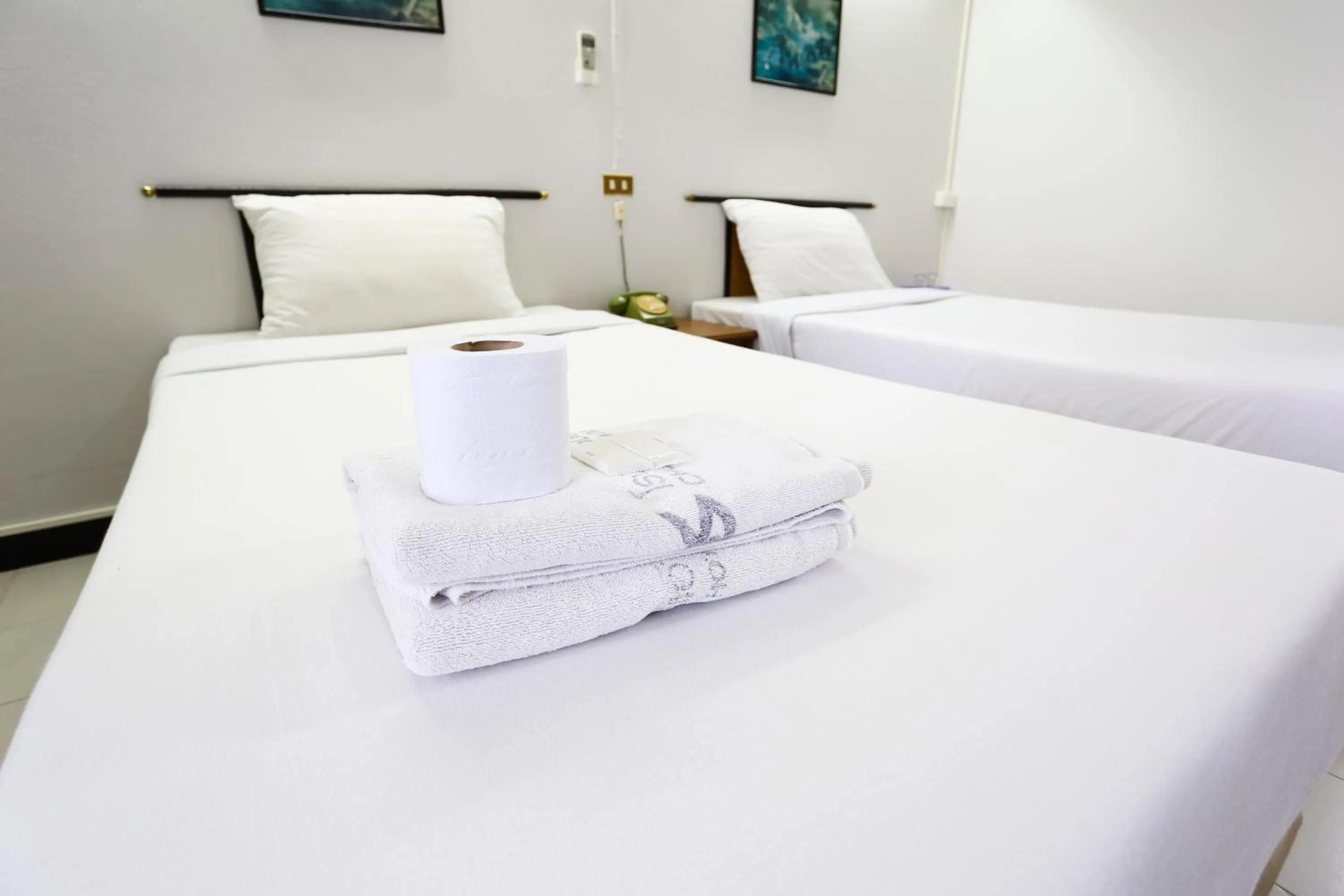 Bed in Chomdoi House Hotel