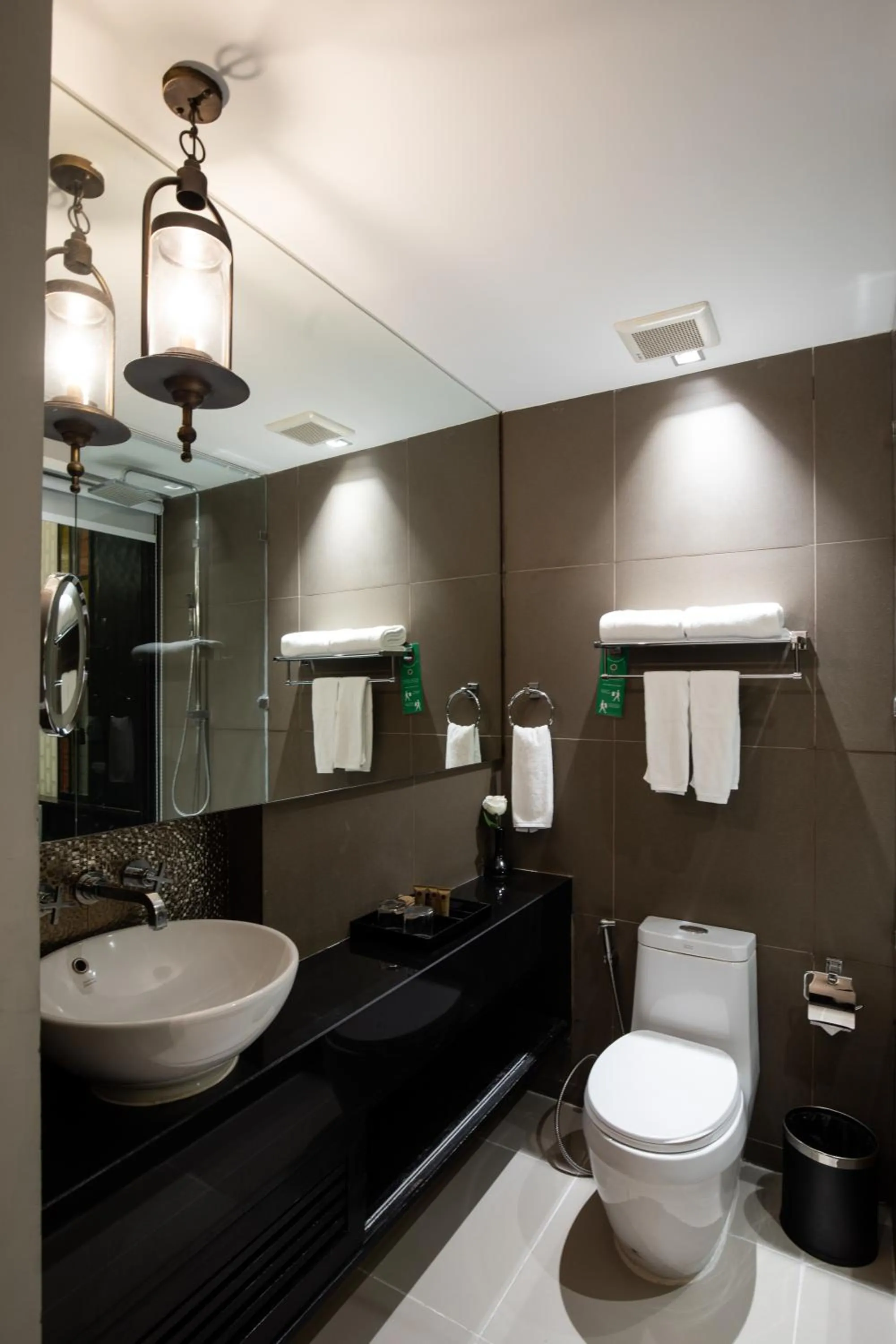 Toilet in De Chai Oriental Nimman - SHA Plus