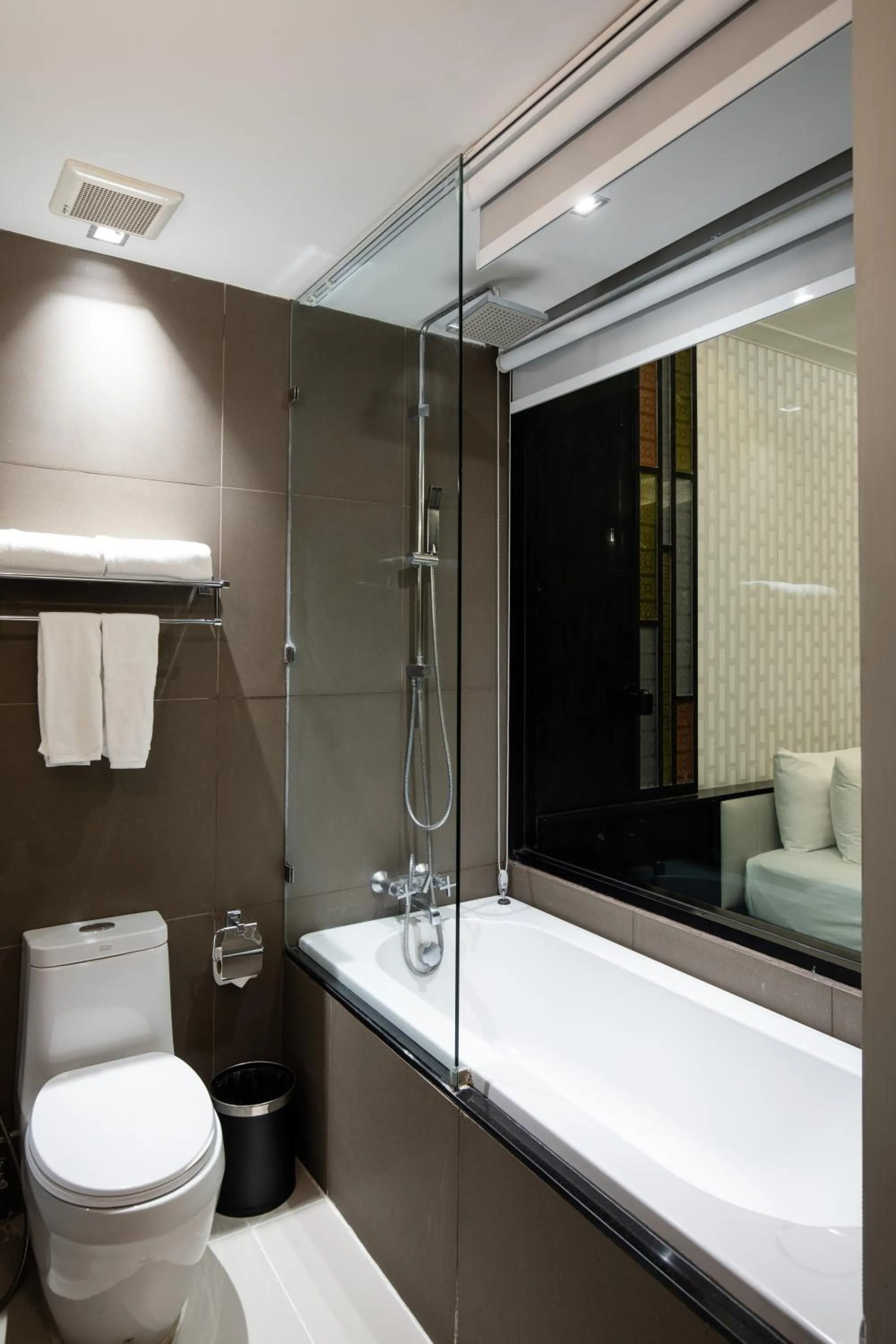 Bath in De Chai Oriental Nimman - SHA Plus