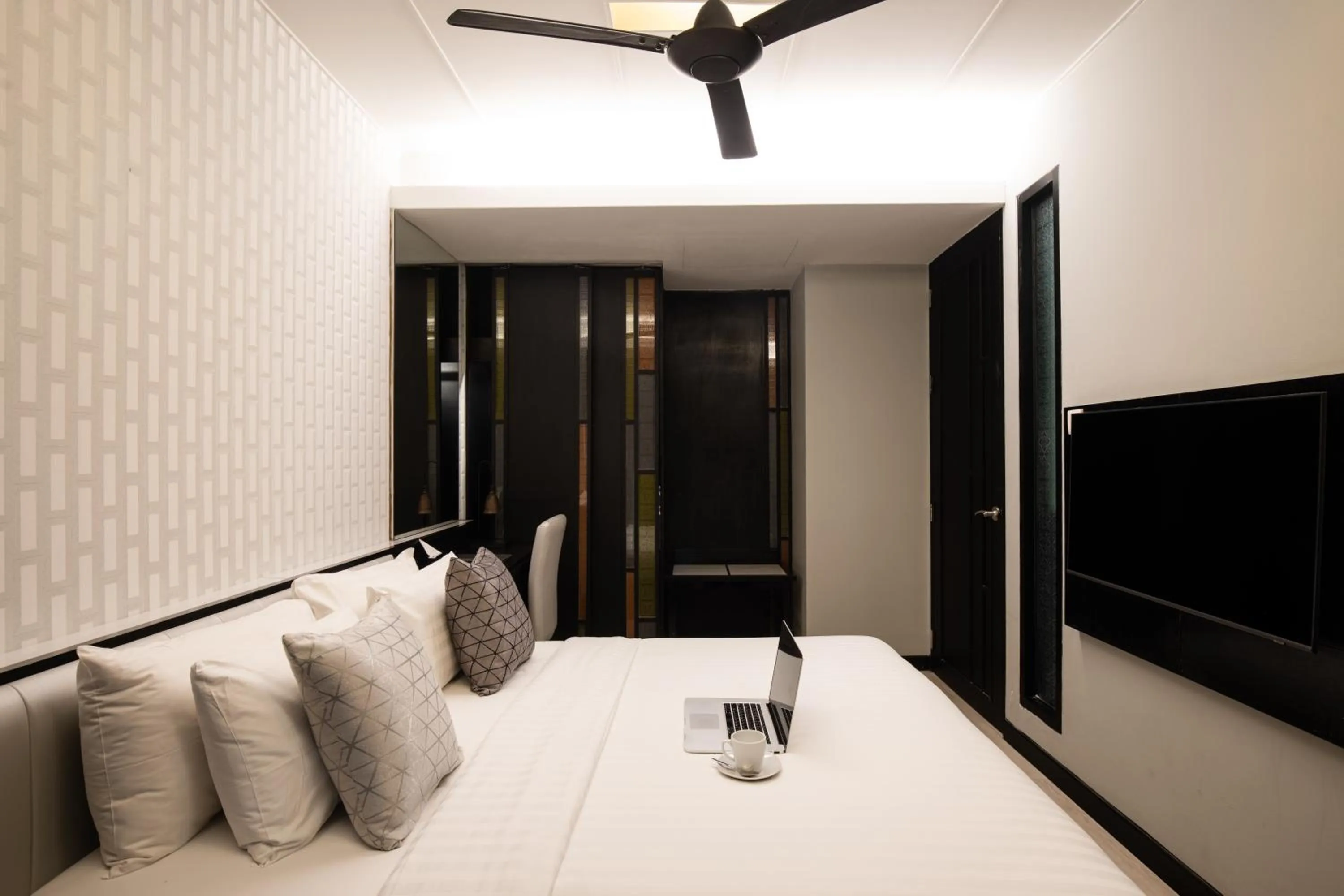 Bed in De Chai Oriental Nimman - SHA Plus