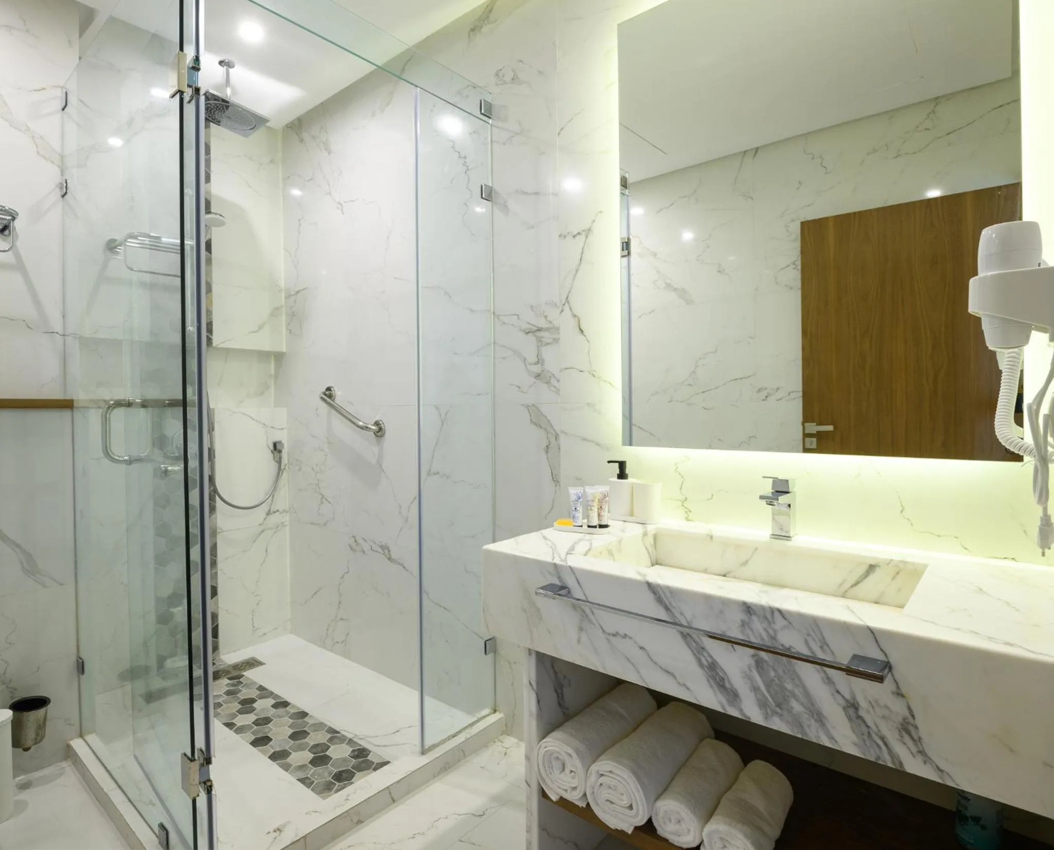 Bathroom in BH Appart Hotel