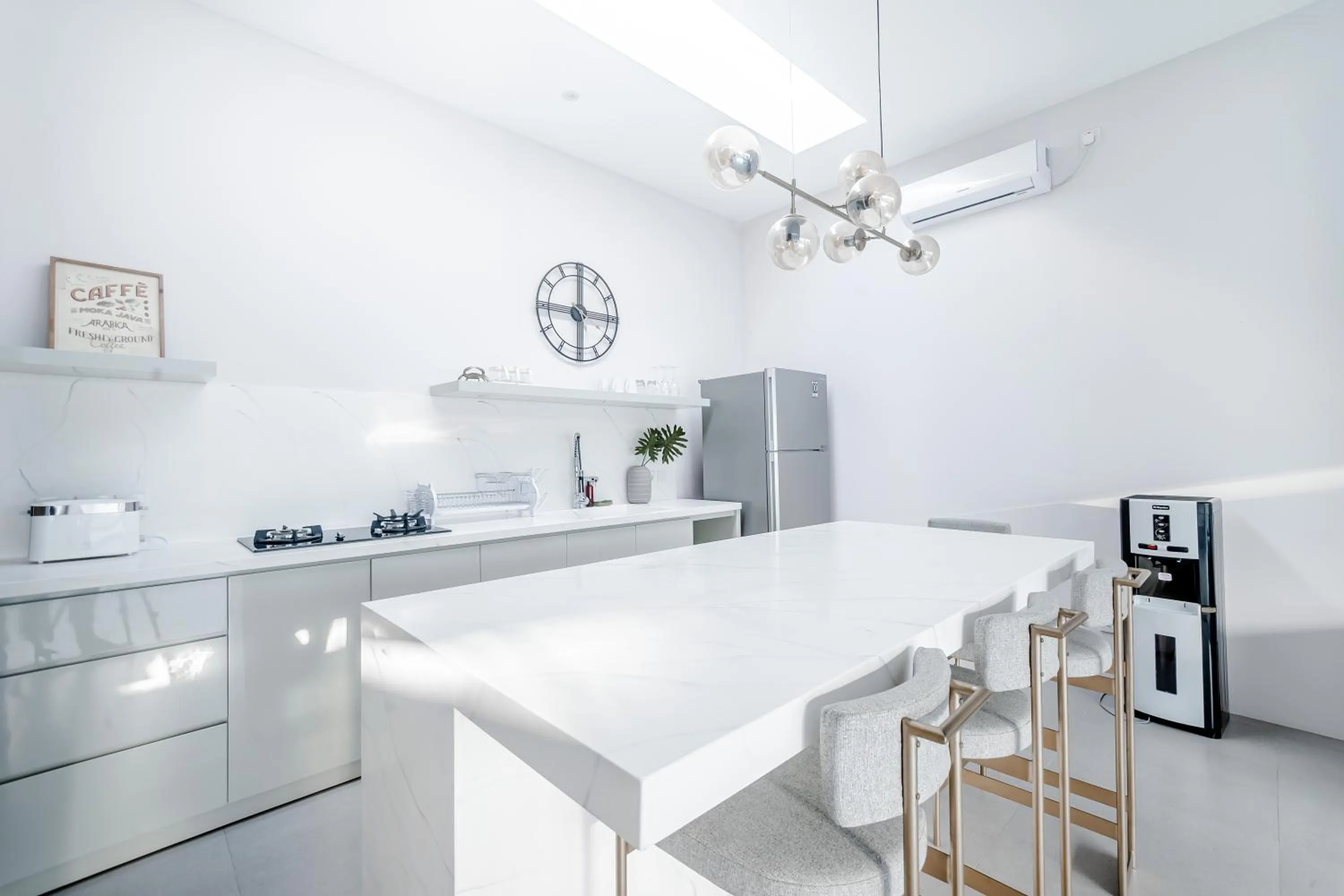 Kitchen or kitchenette in Mile Stone Villa