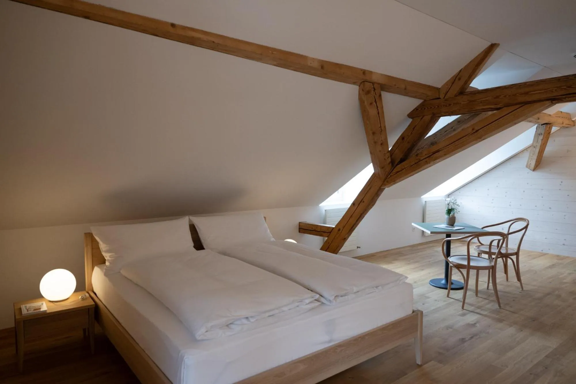 Bedroom, Bed in FLÜHLI Hotel Kurhaus