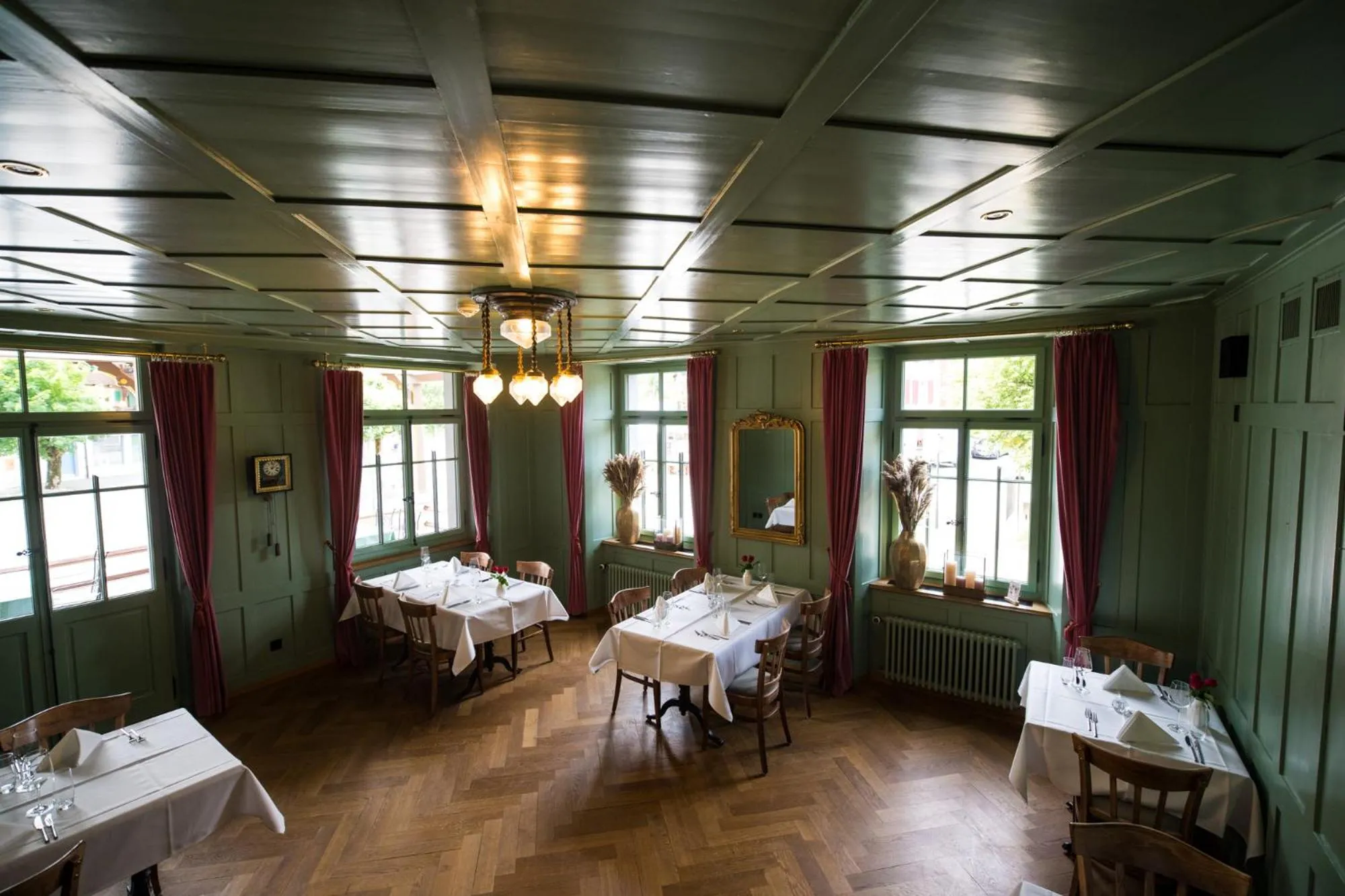 Restaurant/places to eat in FLÜHLI Hotel Kurhaus