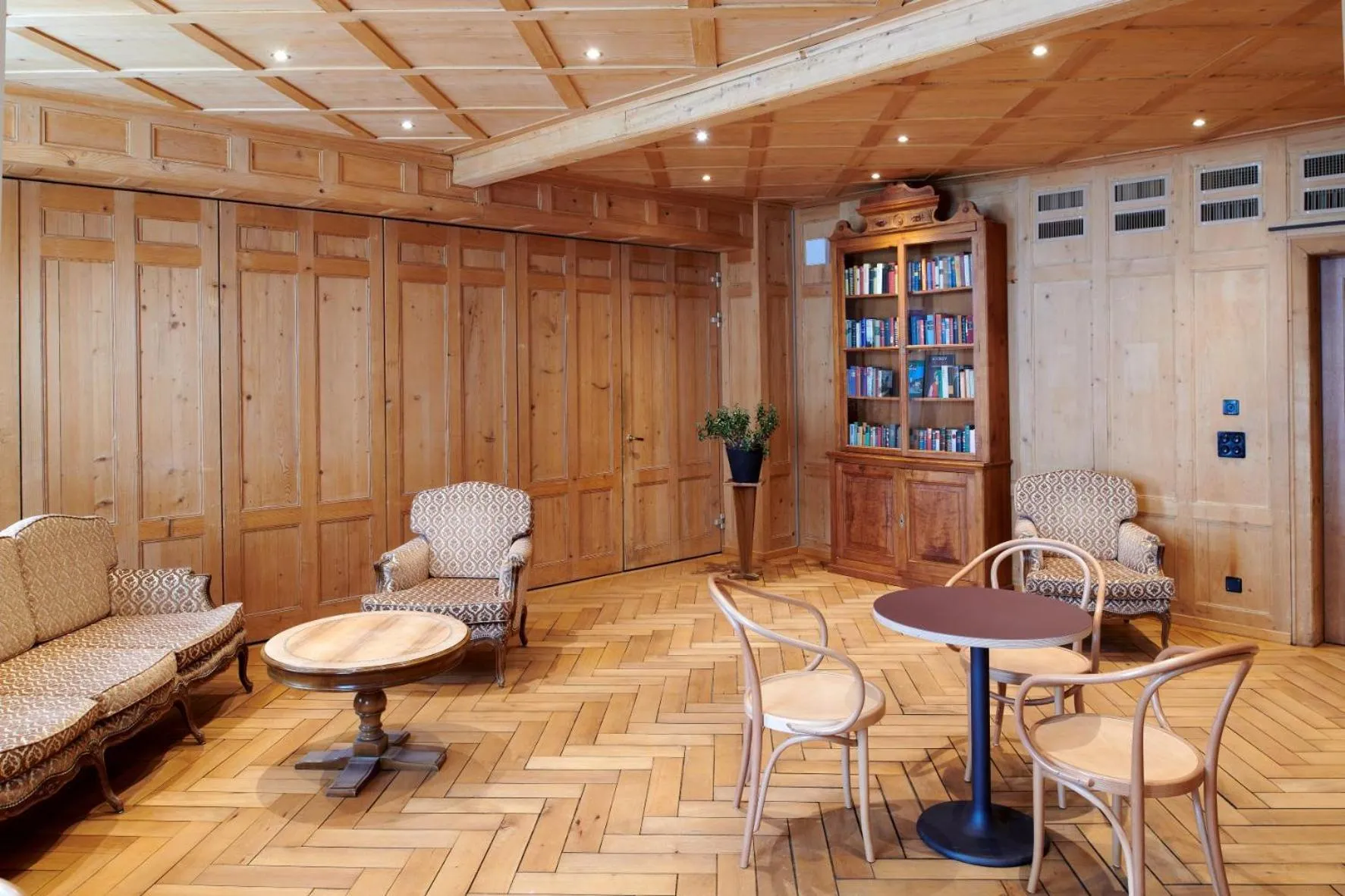 Lobby or reception in FLÜHLI Hotel Kurhaus