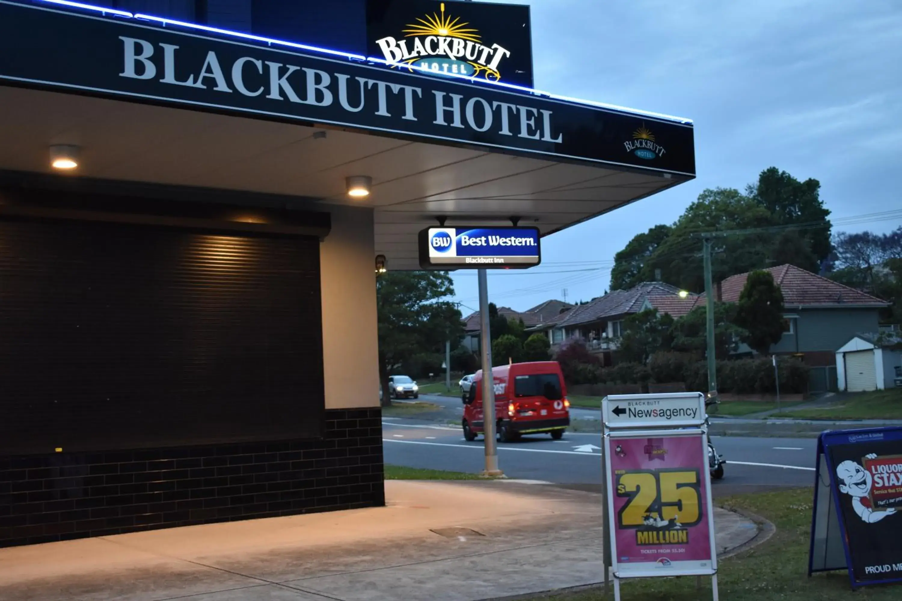 Facade/entrance in Best Western Blackbutt Inn Facade/entrance in Best Western Blackbutt Inn
