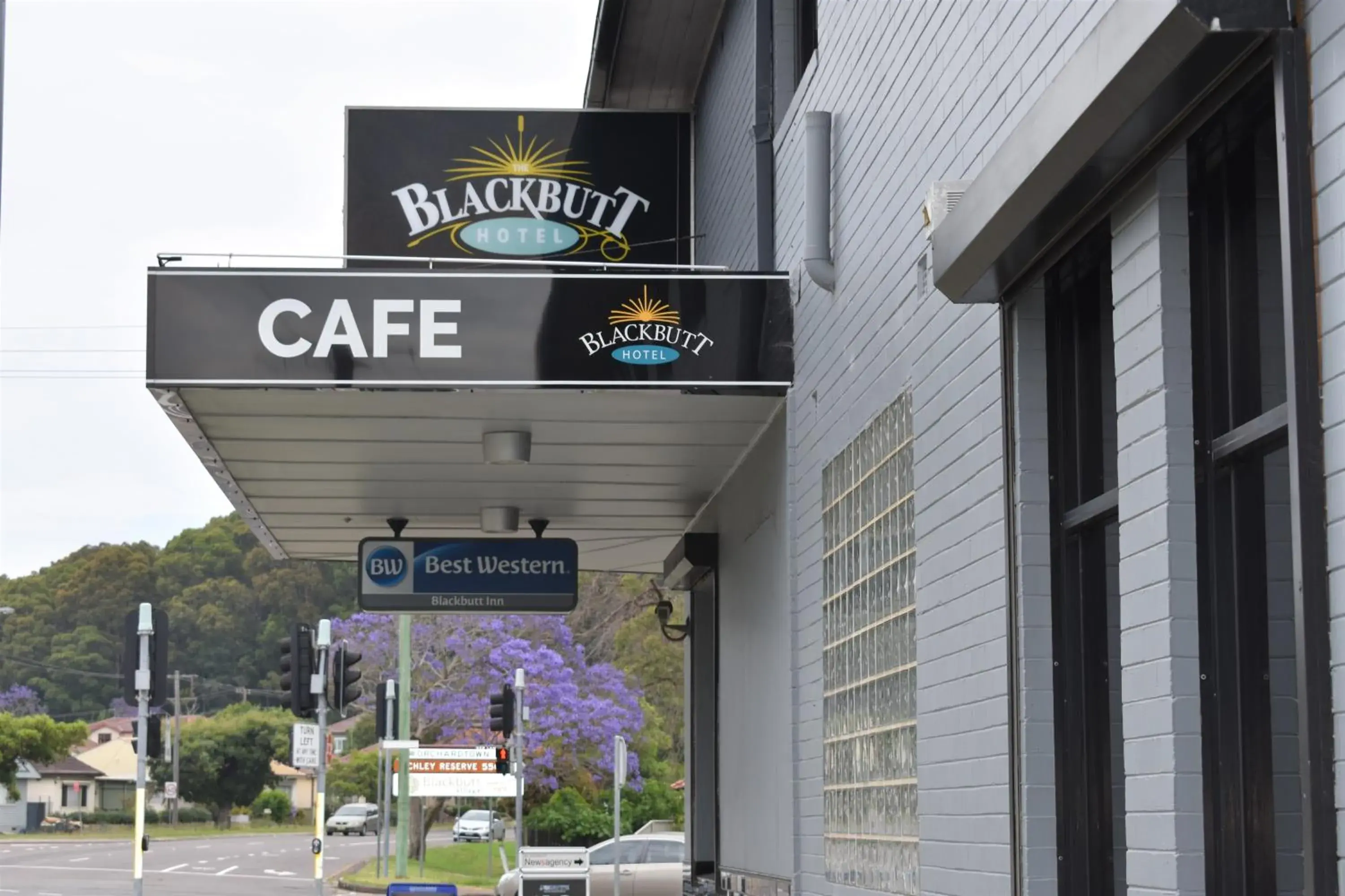 Property building in Best Western Blackbutt Inn Property building in Best Western Blackbutt Inn