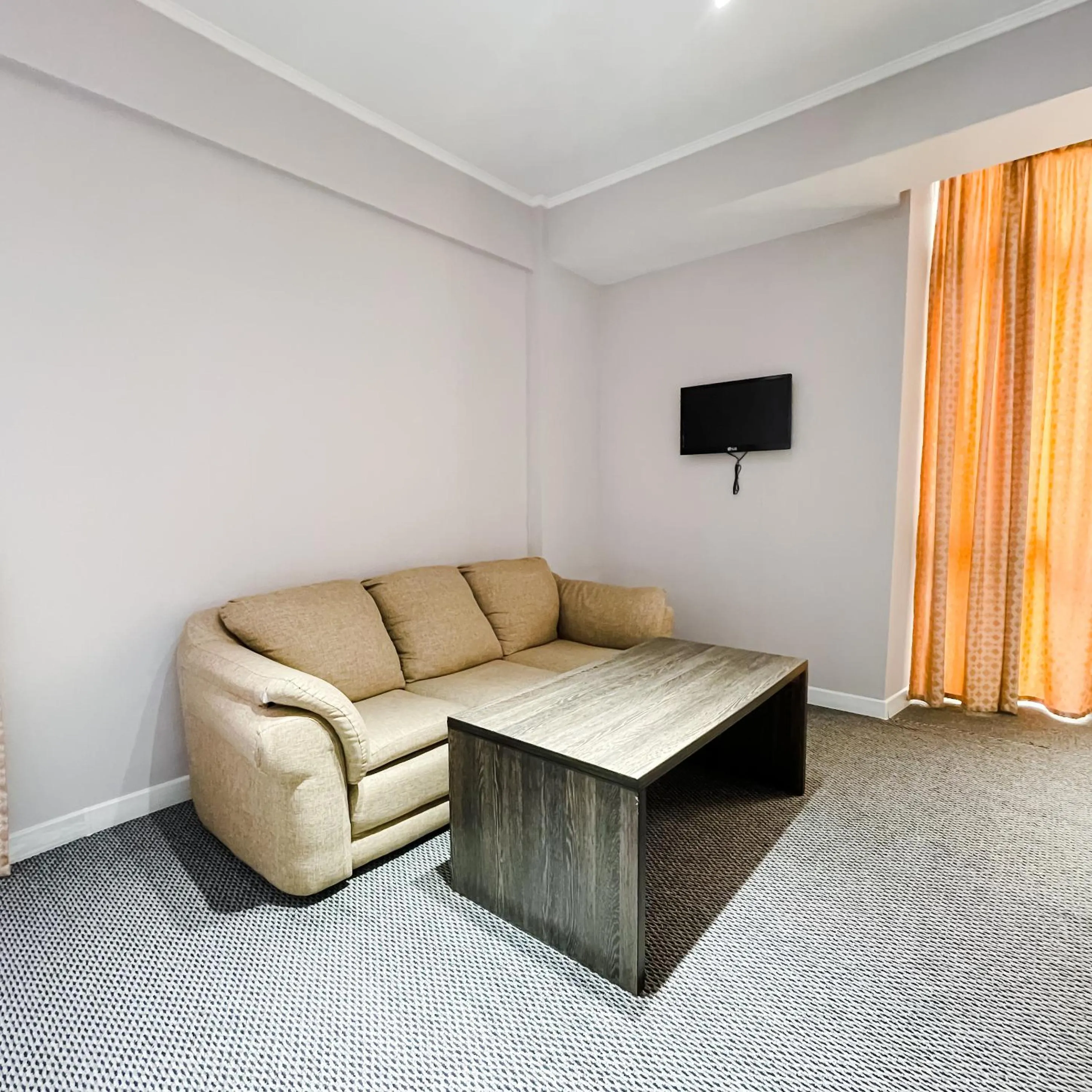 hair dresser in Golden Palace Hotel