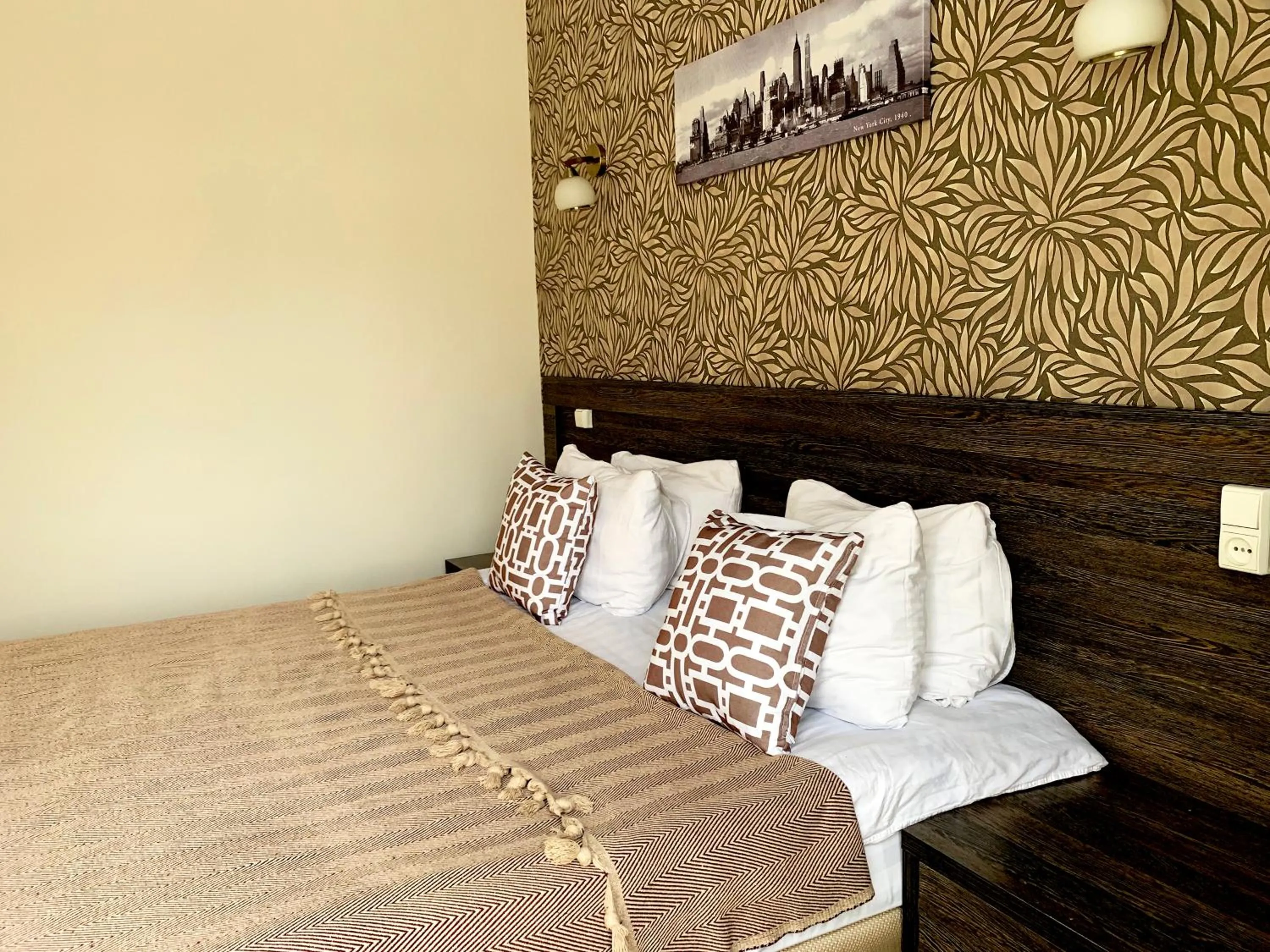 Bed in Golden Palace Hotel