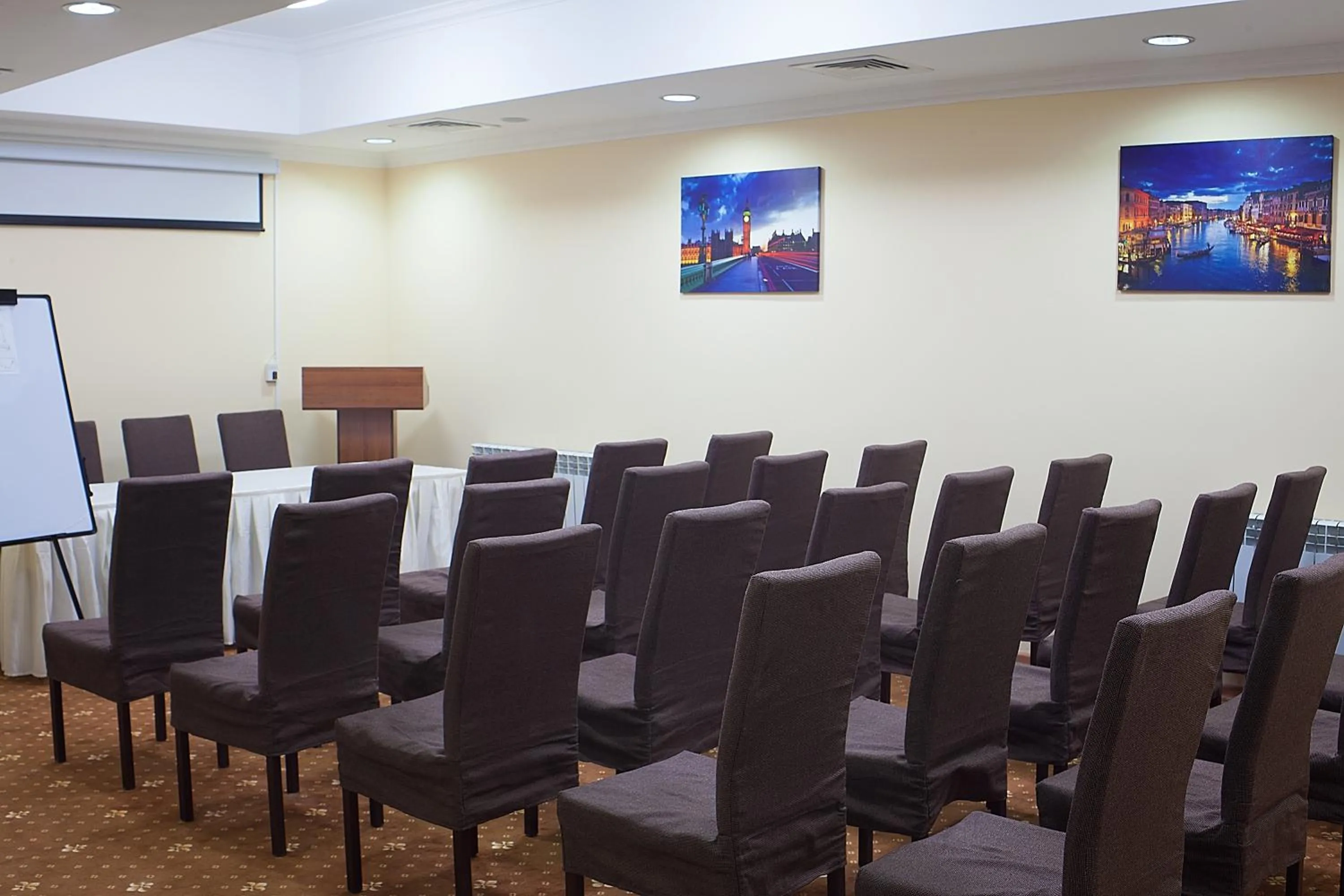Business facilities in Golden Palace Hotel