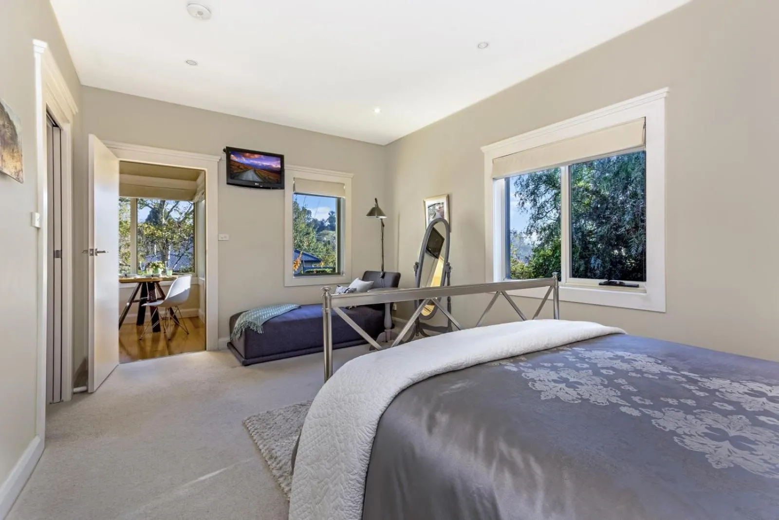 TV and multimedia, Bed in Topiary Haven
