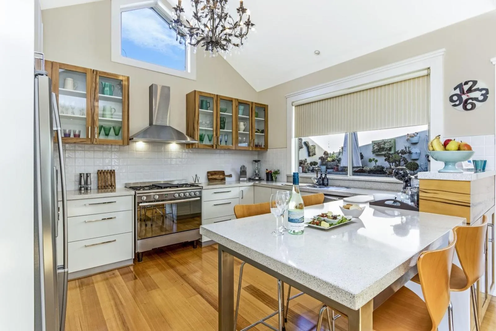 Kitchen or kitchenette in Topiary Haven