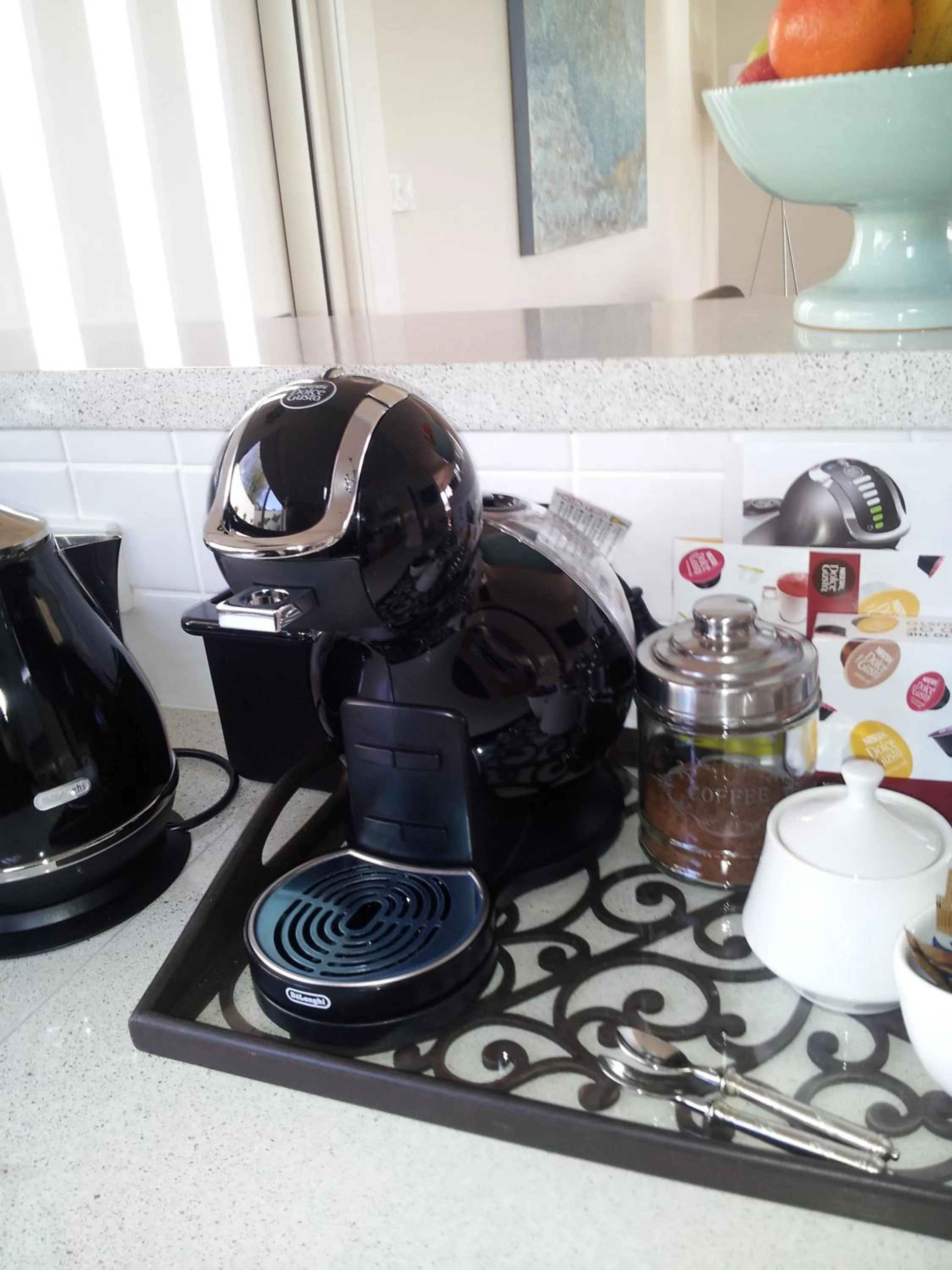Coffee/tea facilities in Topiary Haven