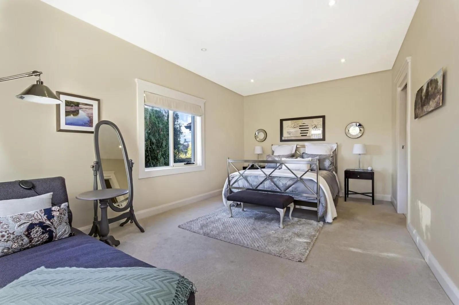 Seating area, Bed in Topiary Haven