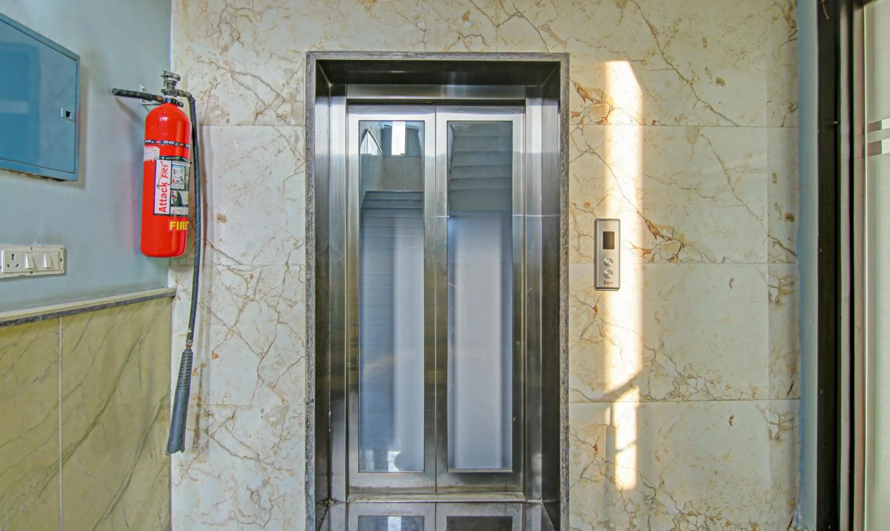 elevator in Itsy Hotels Prime Stay