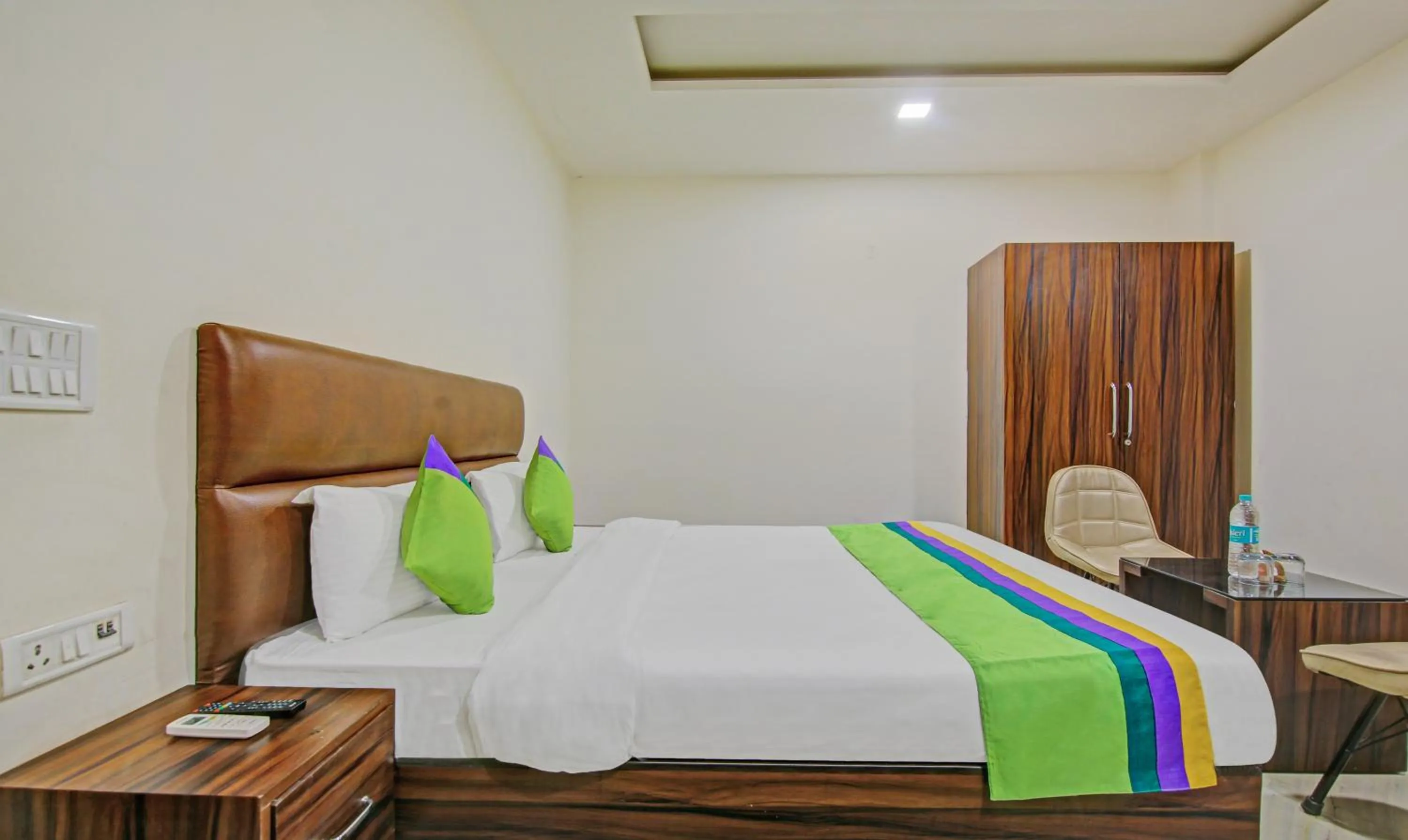 Bedroom, Bed in Itsy Hotels Prime Stay