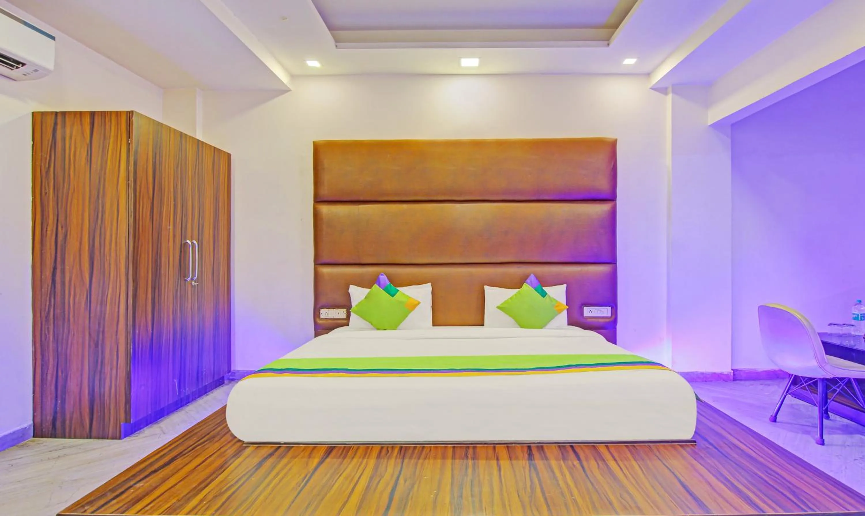 Bedroom, Bed in Itsy Hotels Prime Stay