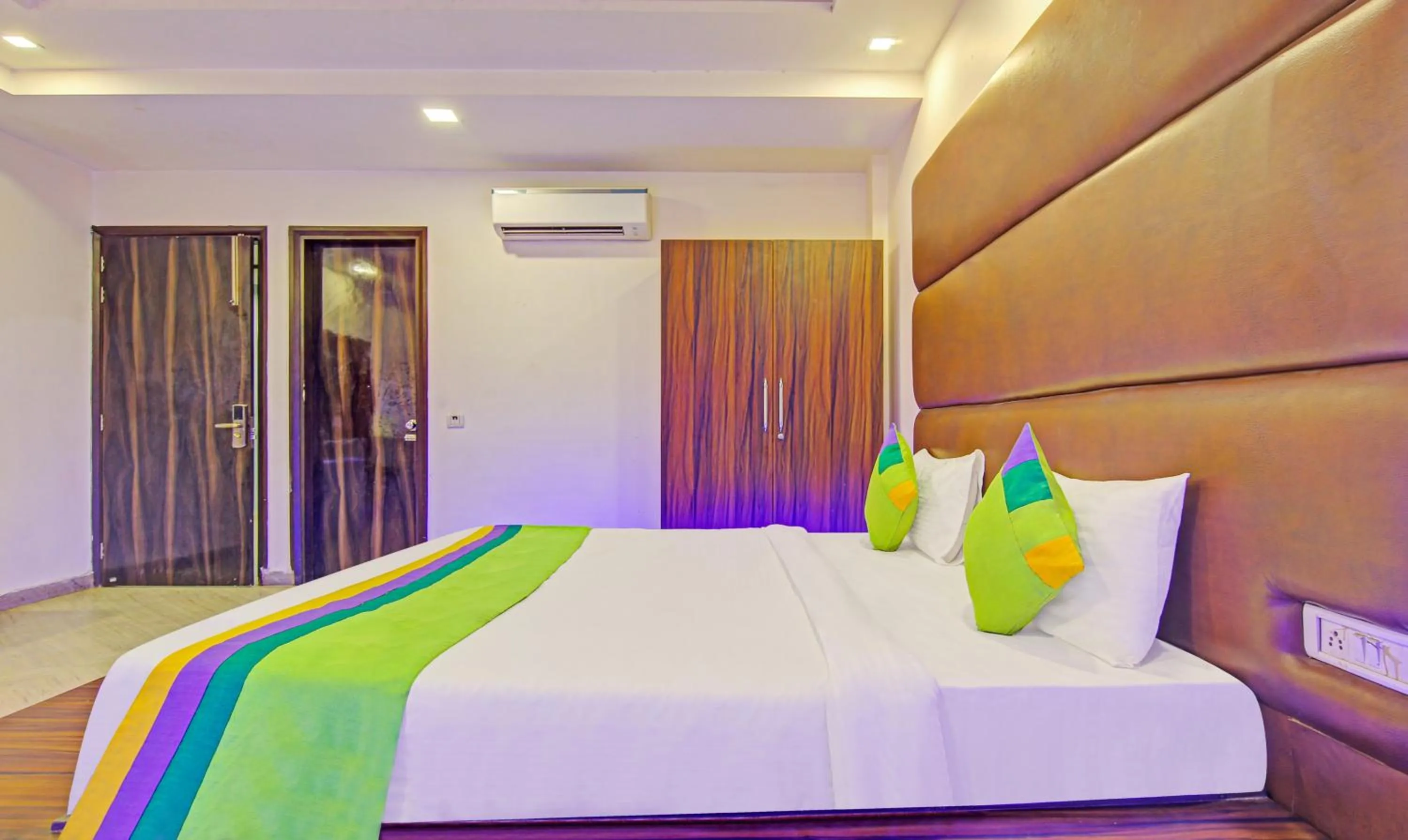 Bedroom, Bed in Itsy Hotels Prime Stay