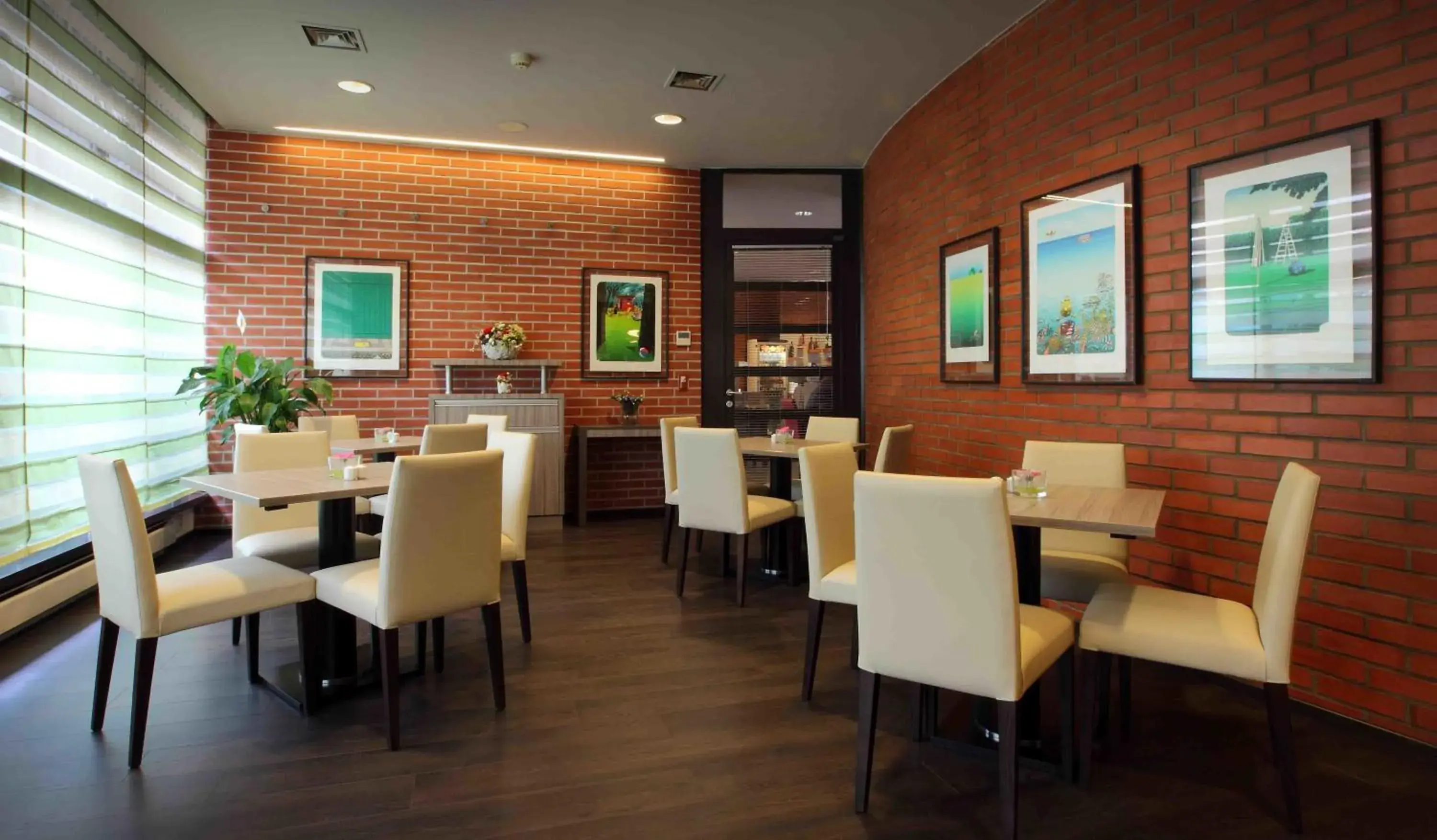 Lobby or reception, Restaurant/Places to Eat in Expo Hotel