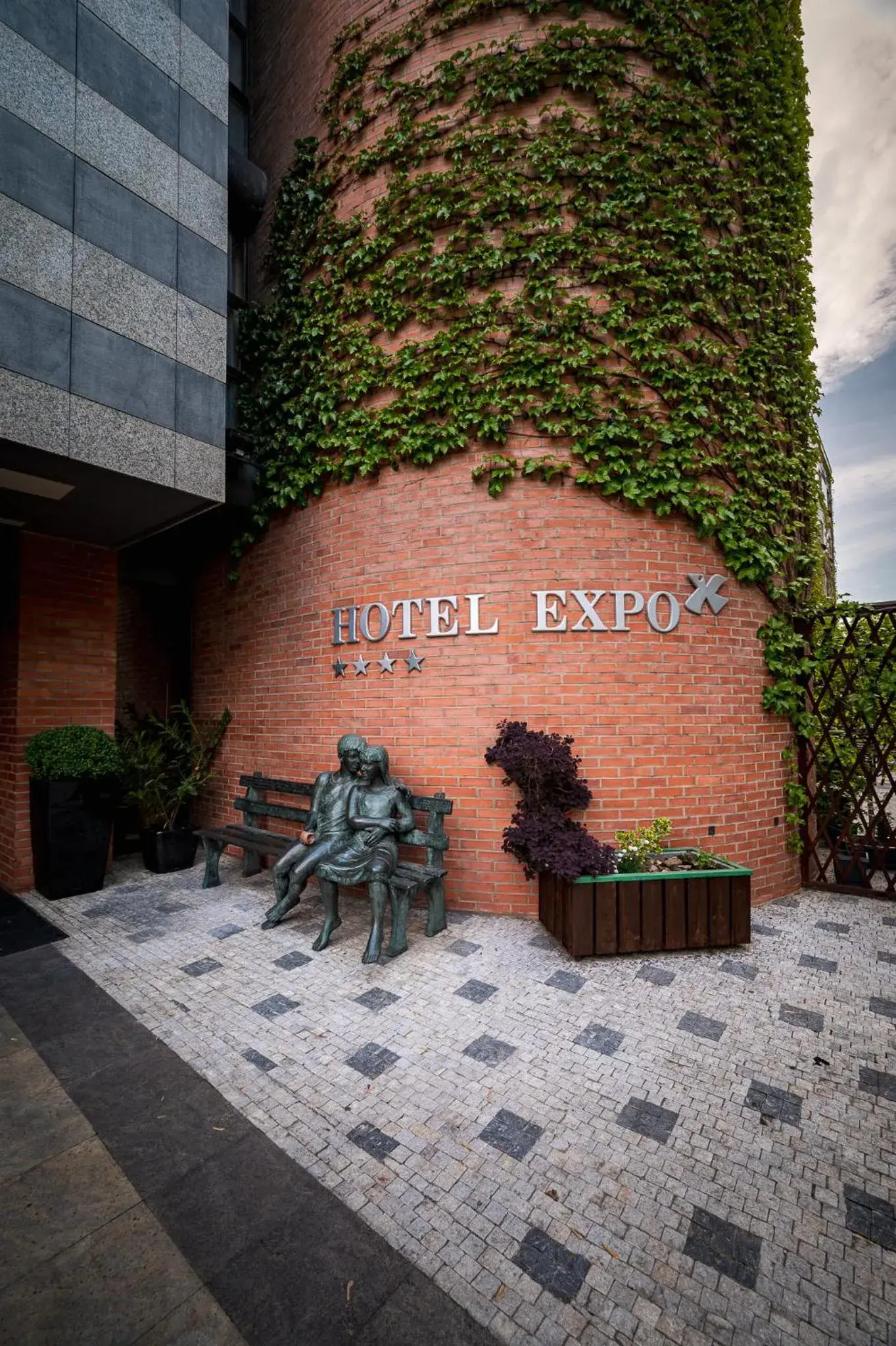 Expo Hotel