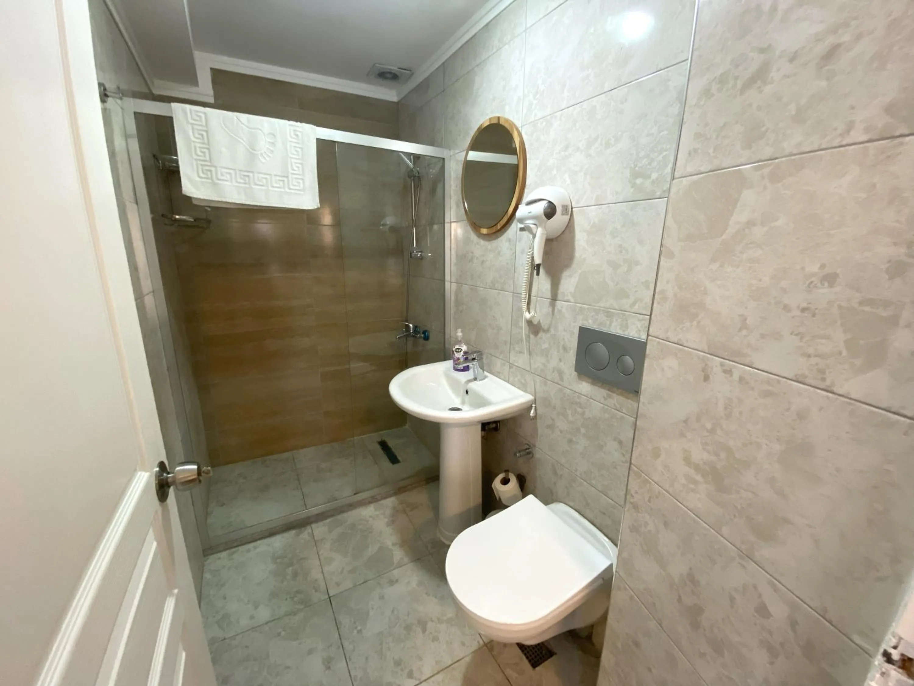 Shower in Meydan Pansiyon Uskudar