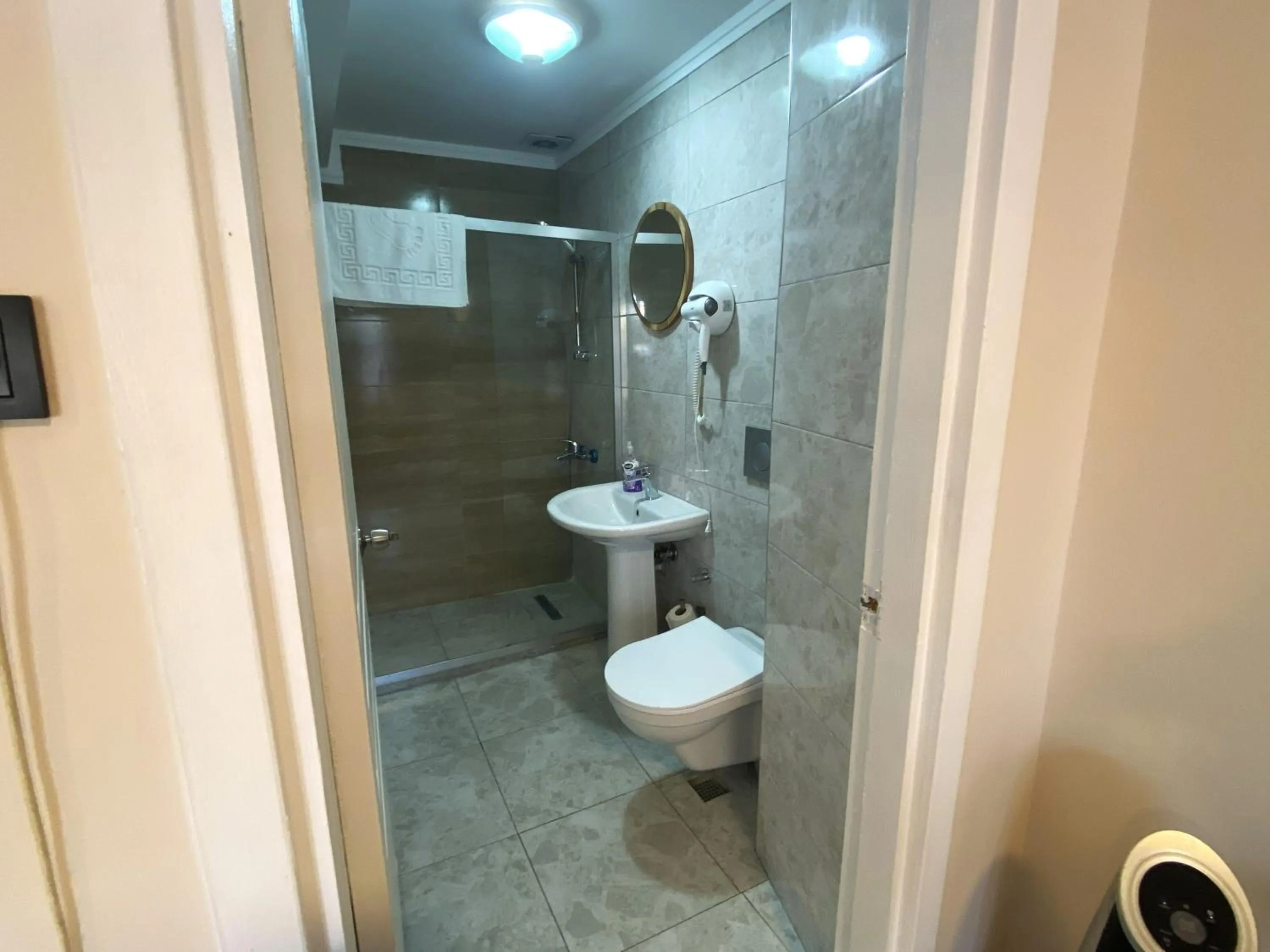 Shower in Meydan Pansiyon Uskudar