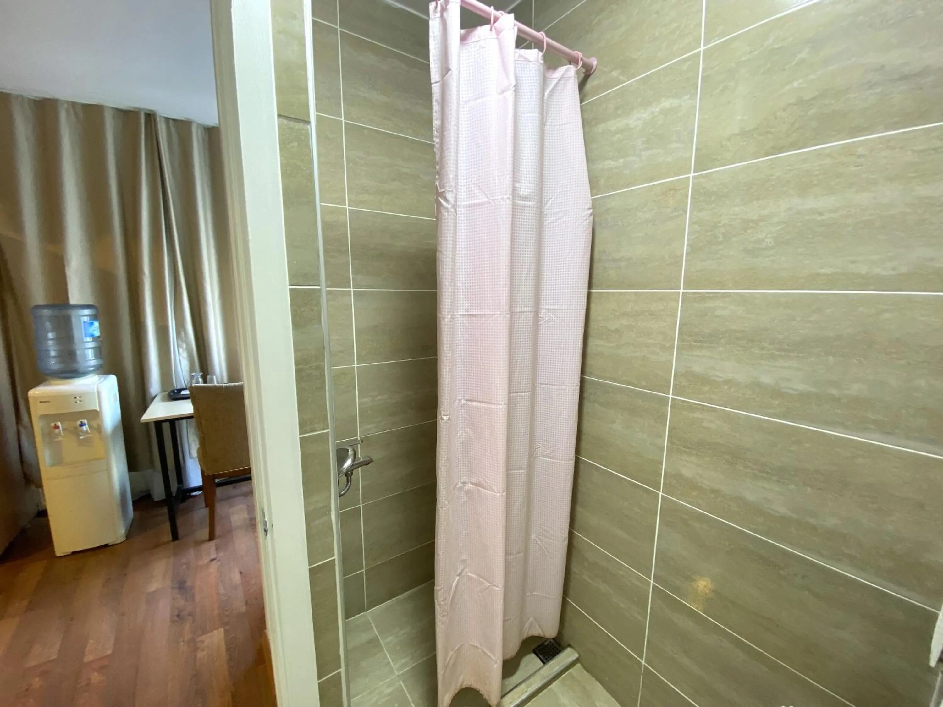 Shower in Meydan Pansiyon Uskudar