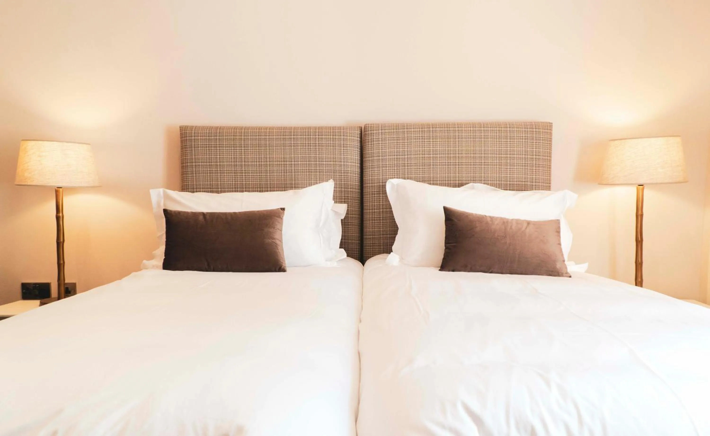 Bedroom, Bed in The Ship Inn