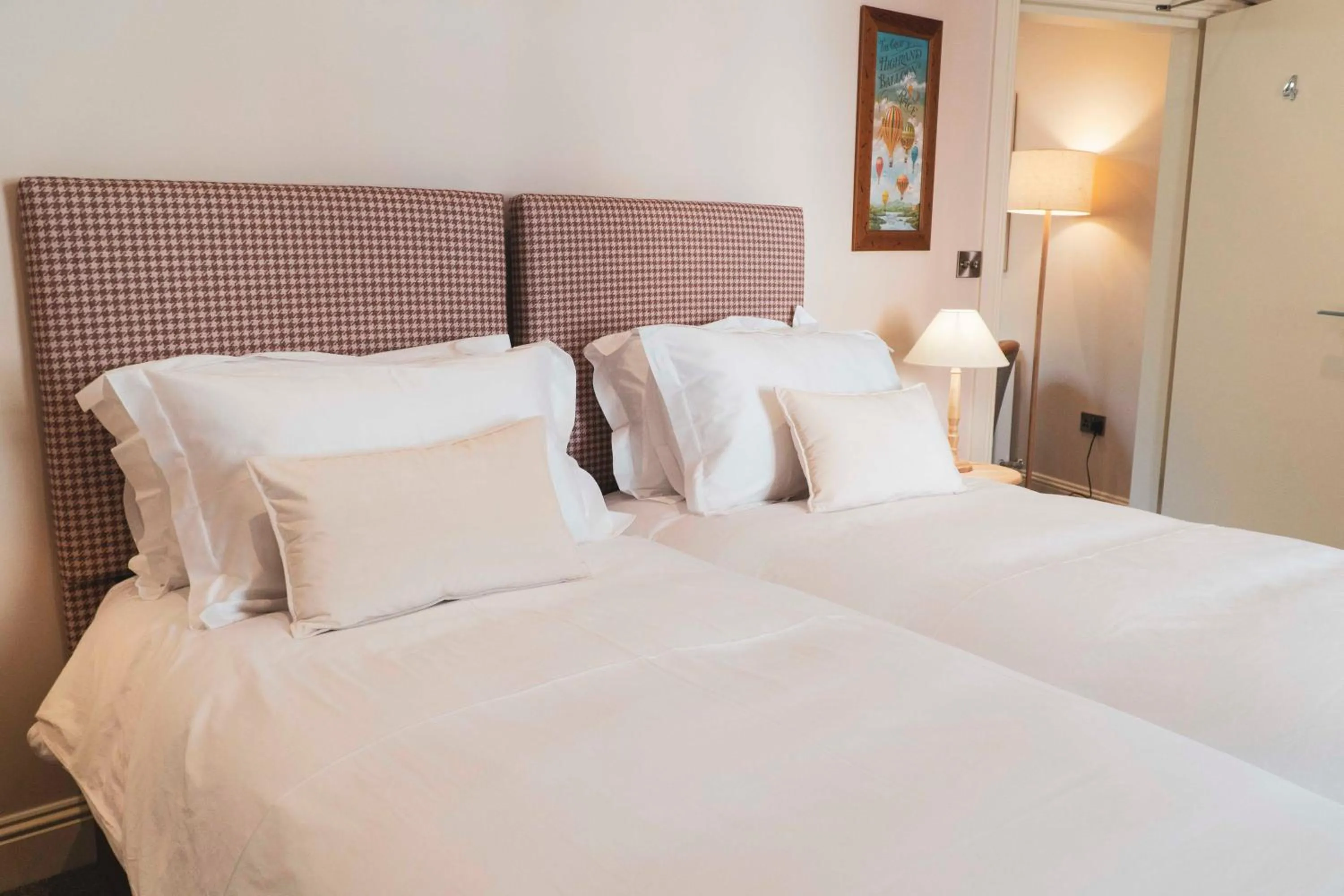 Bedroom, Bed in The Ship Inn