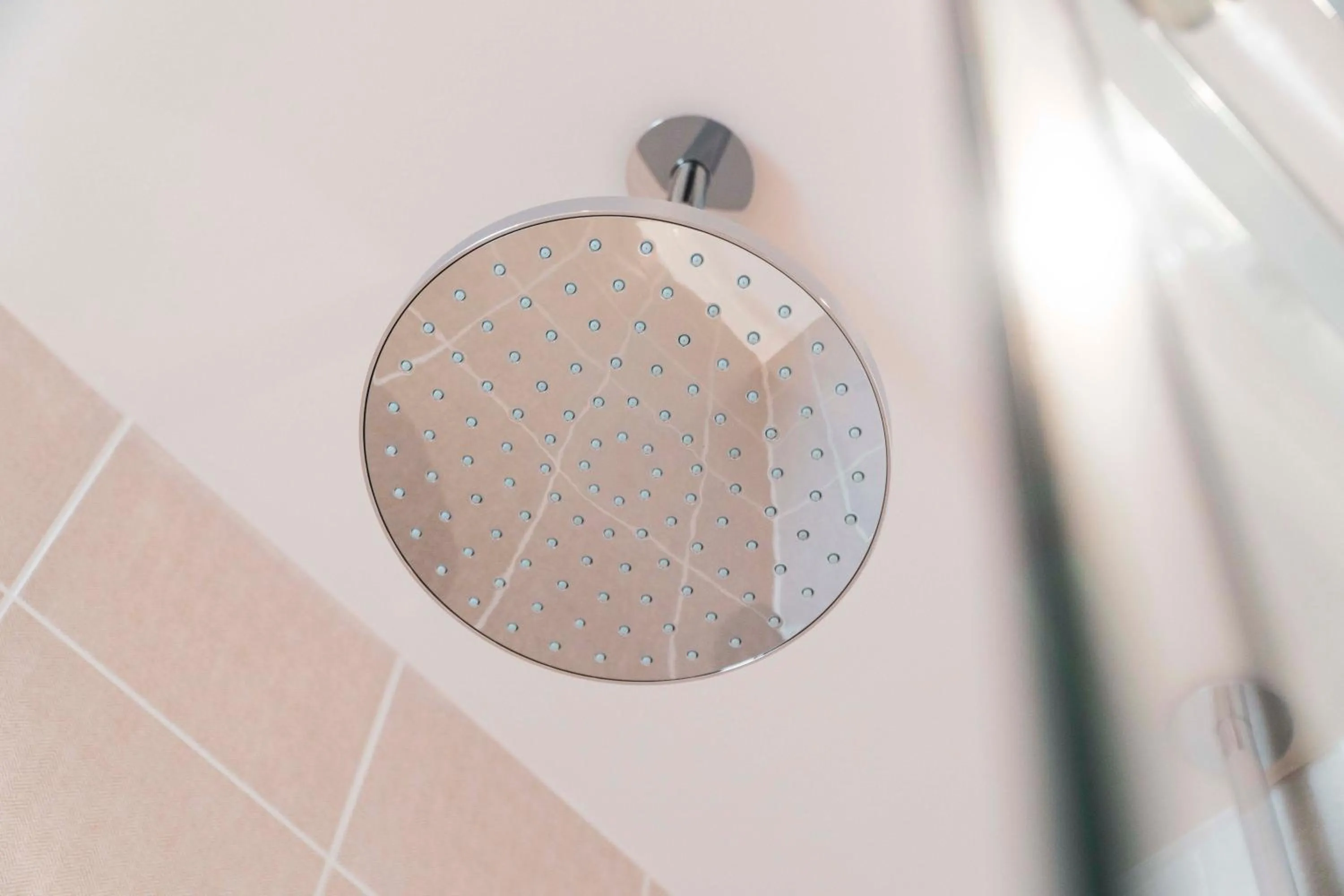 Shower in The Ship Inn