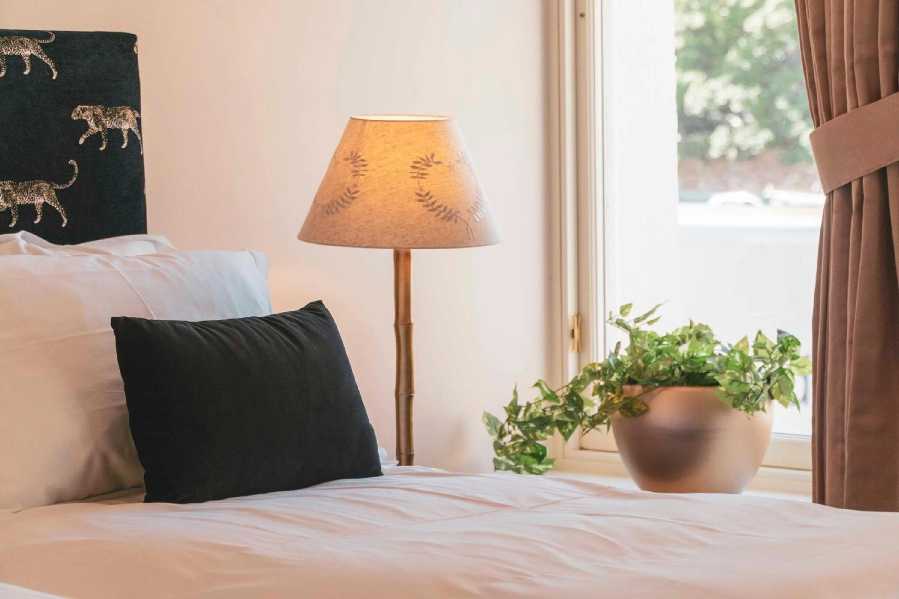 Bedroom, Bed in The Ship Inn