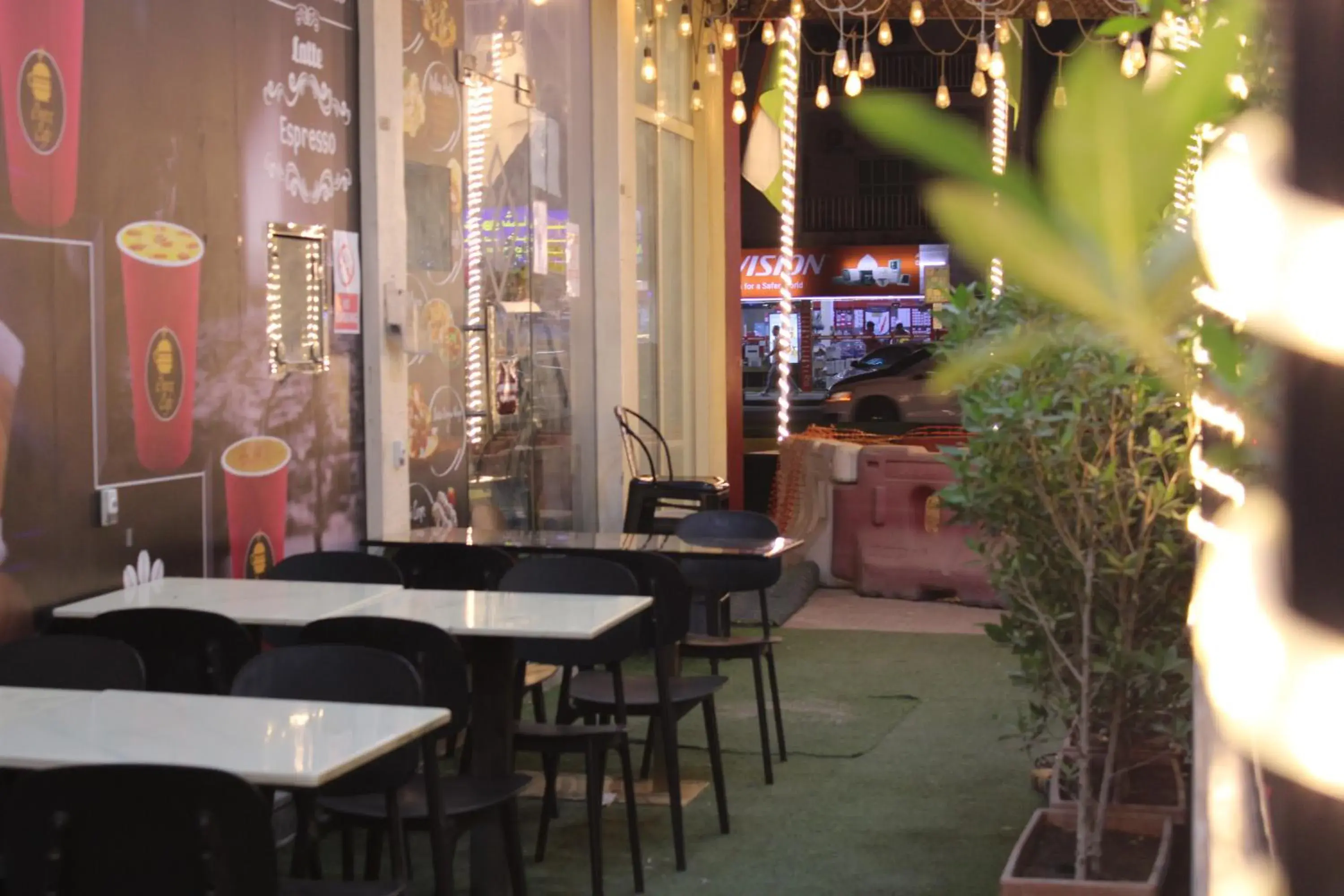 Restaurant/places to eat in Onyx Hotel Apartments - MAHA HOSPITALITY GROUP Restaurant/places to eat in Onyx Hotel Apartments - MAHA HOSPITALITY GROUP