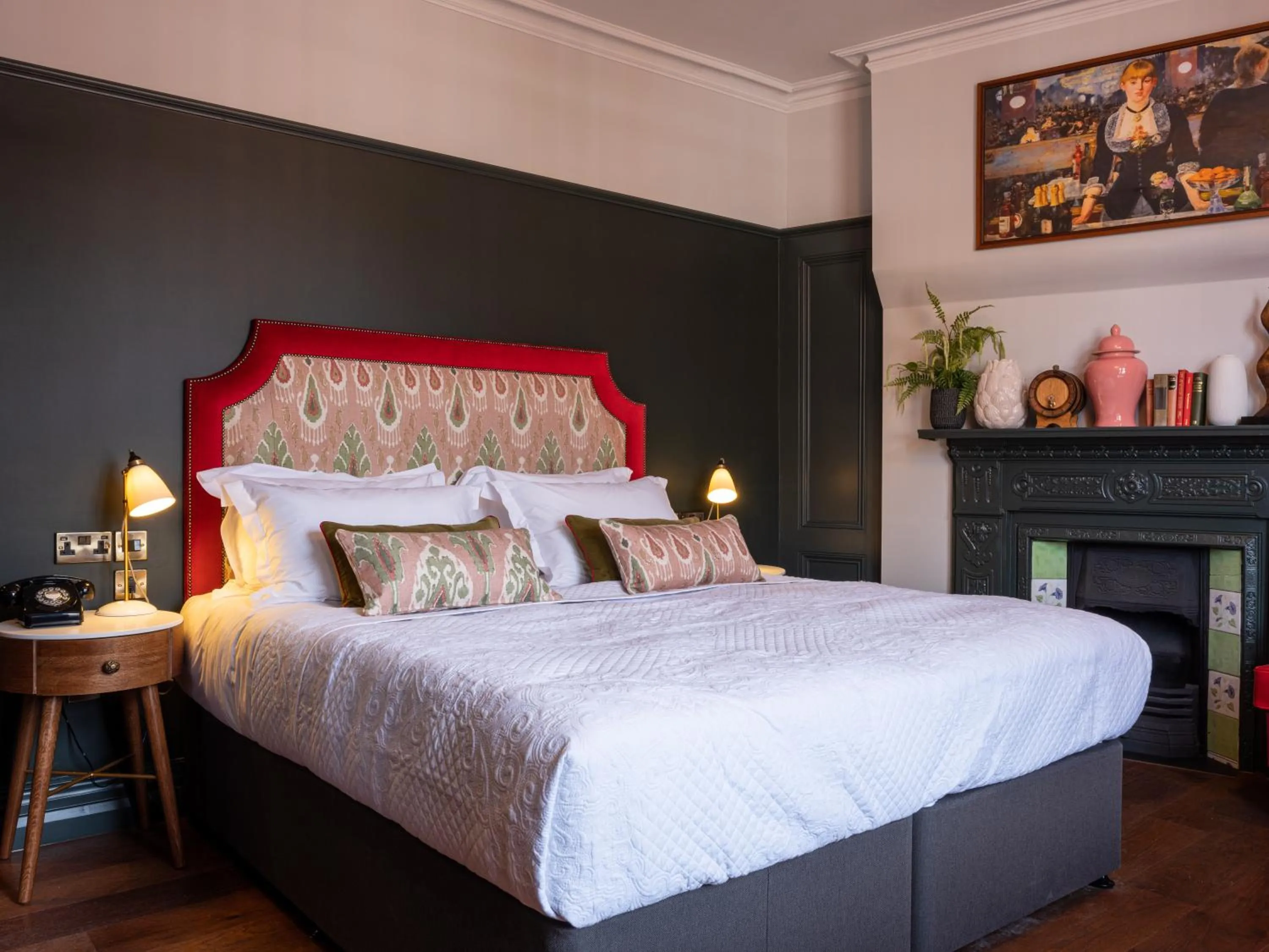 Bedroom, Bed in Spread Eagle