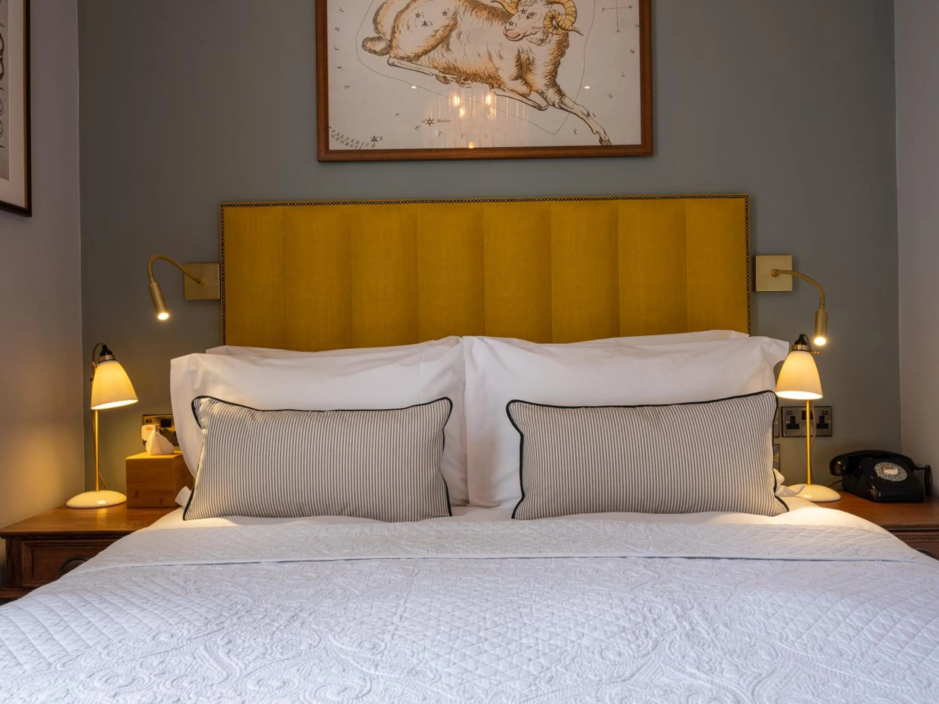 Bedroom, Bed in Spread Eagle