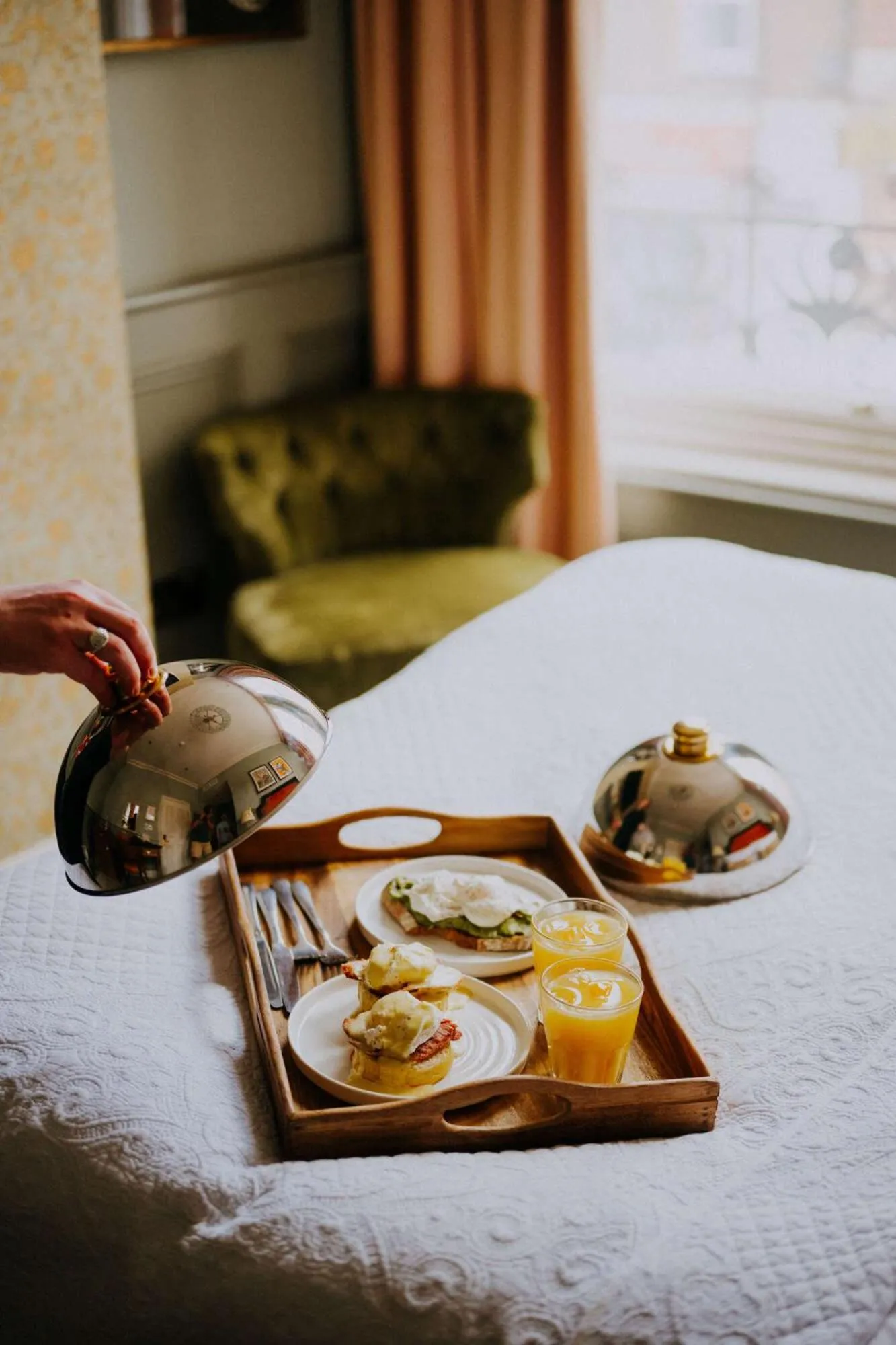 Bedroom, Bed in Spread Eagle