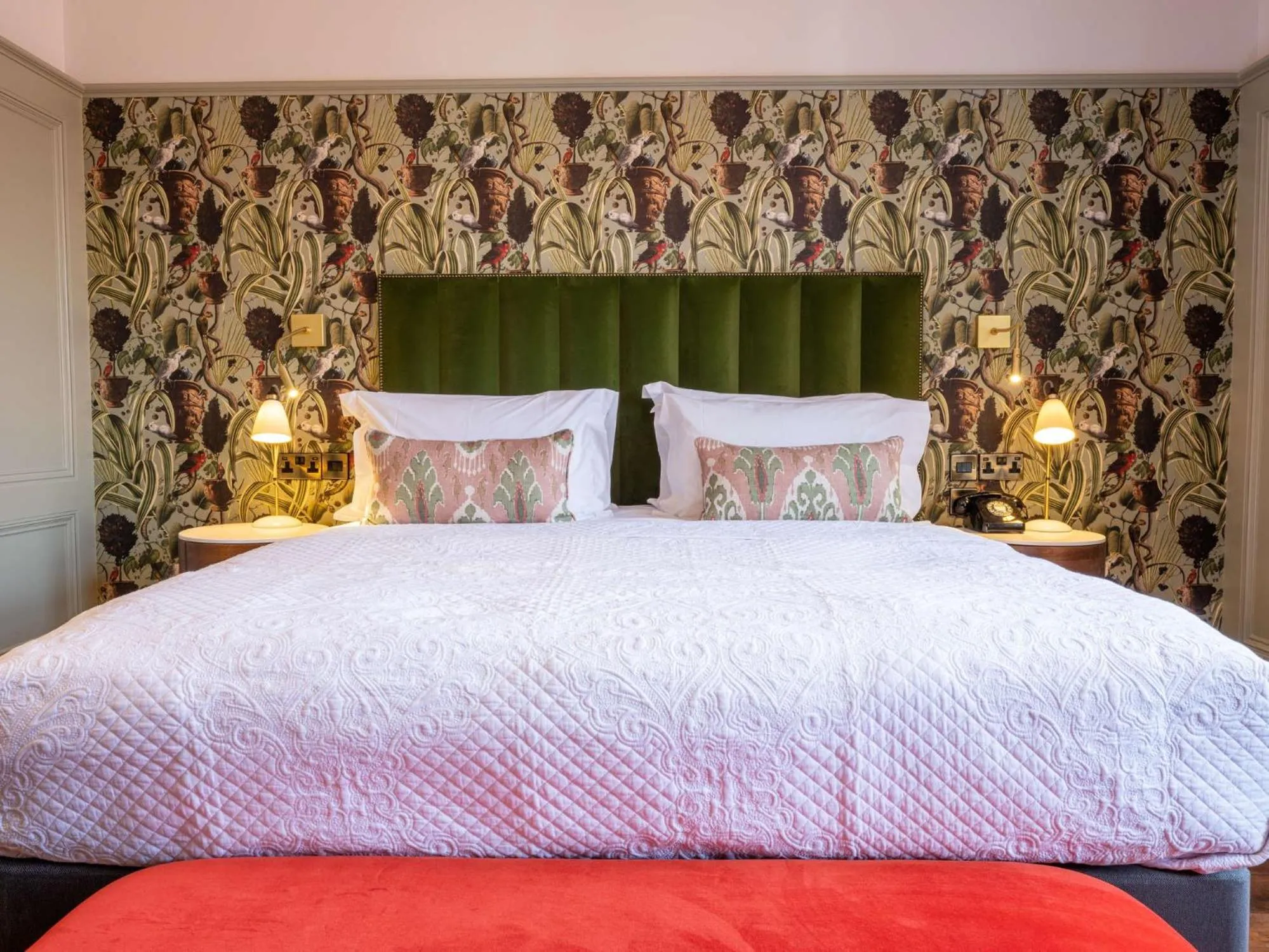 Bedroom, Bed in Spread Eagle