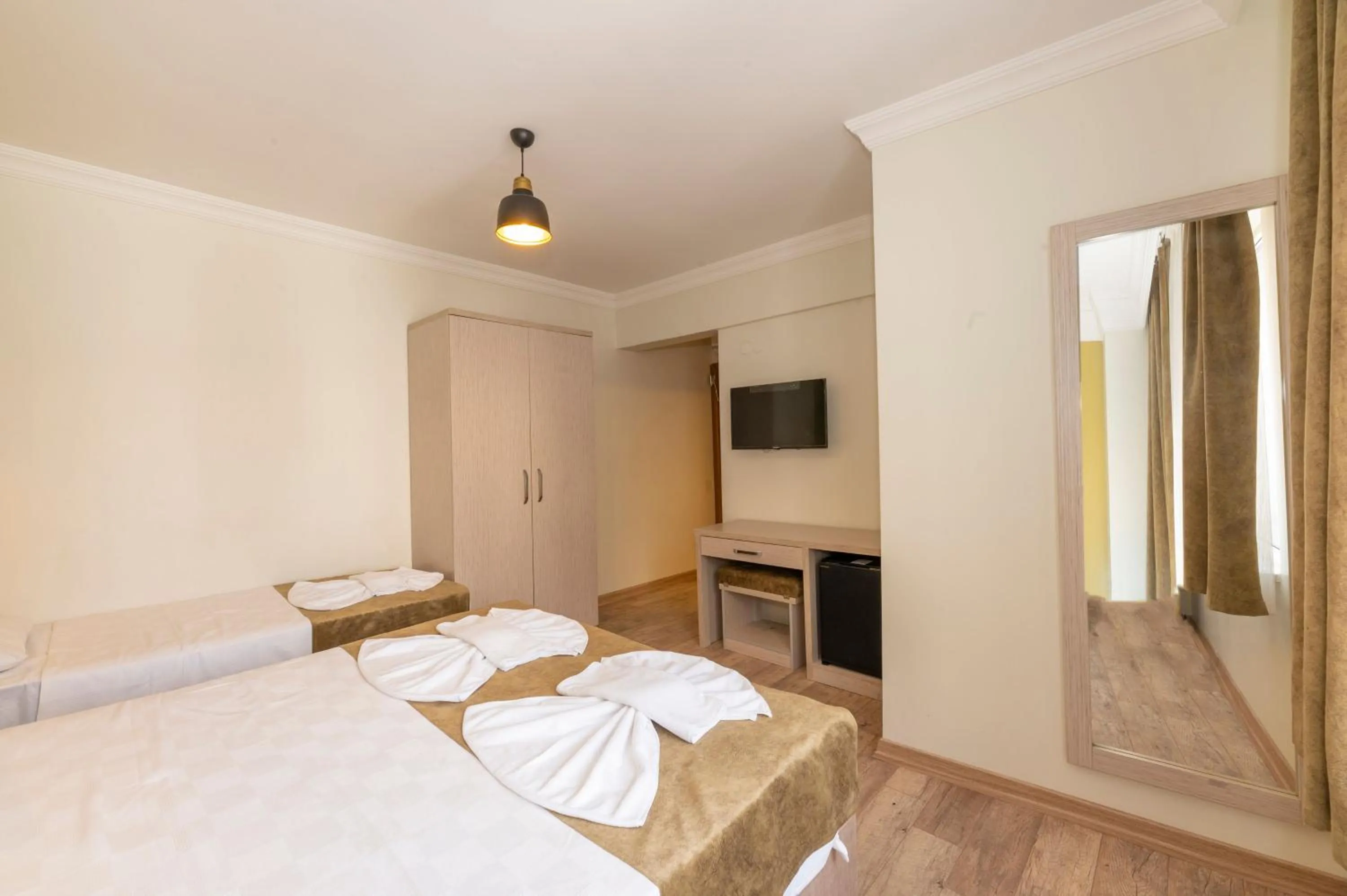 Kitchen or kitchenette, Bed in Bazaar Hotels Old City