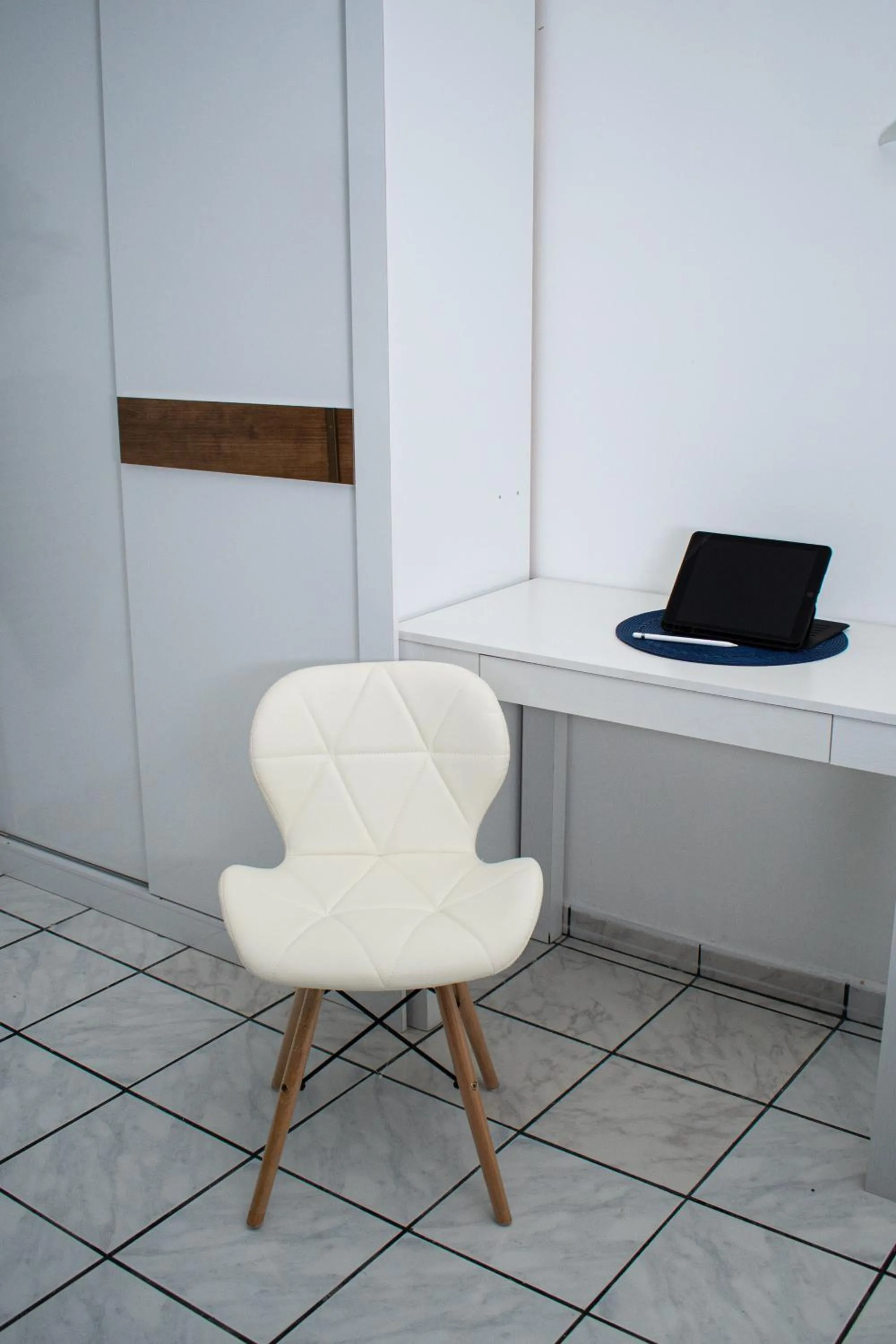 Seating area in Douglas Highway Inn Hotel