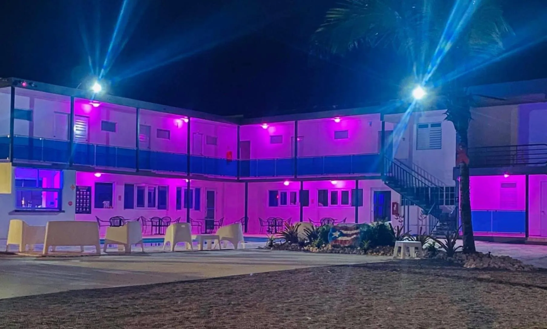 Property building in Douglas Highway Inn Hotel