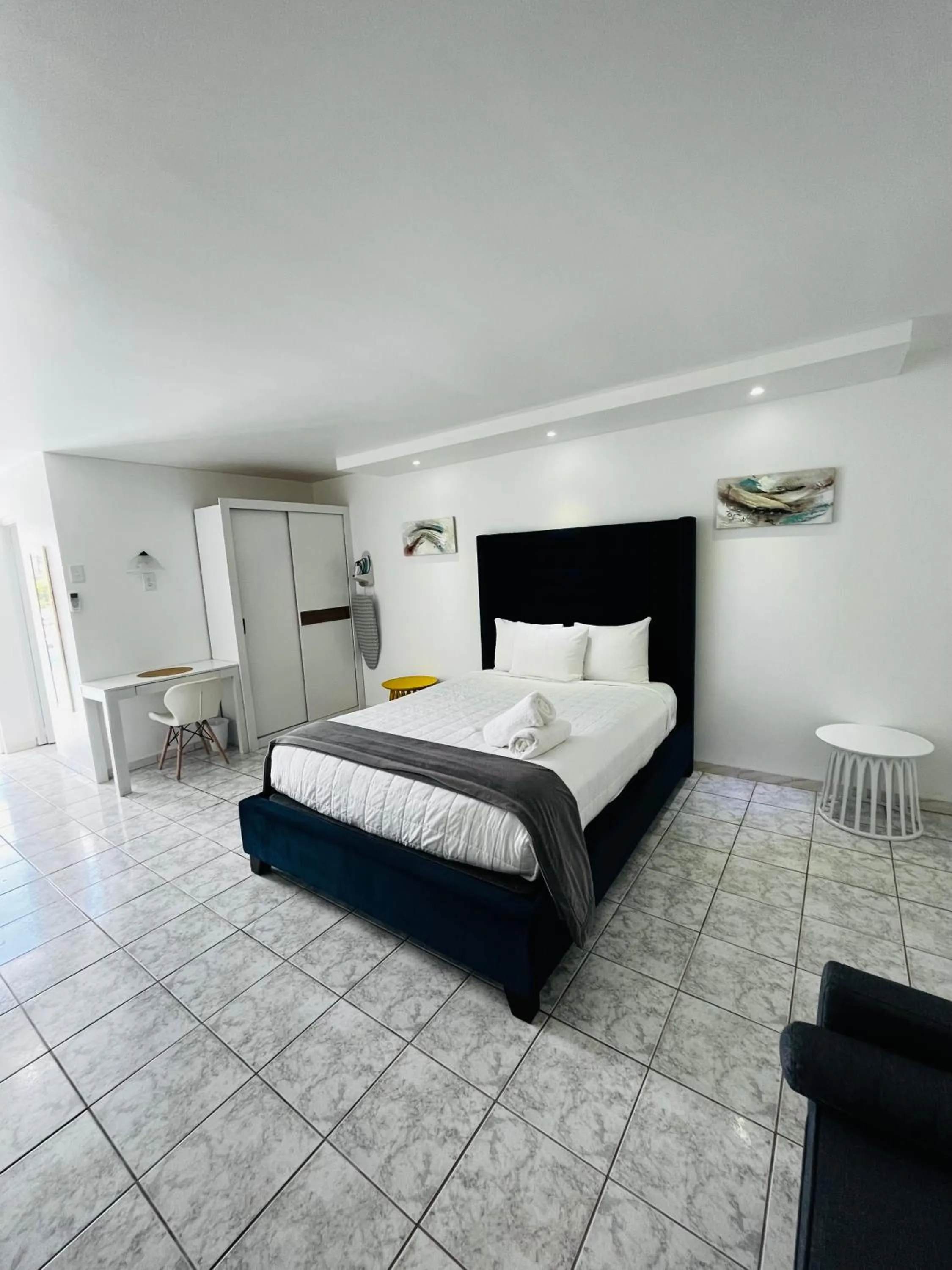 Bed in Douglas Highway Inn Hotel