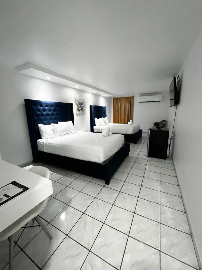 Bed in Douglas Highway Inn Hotel