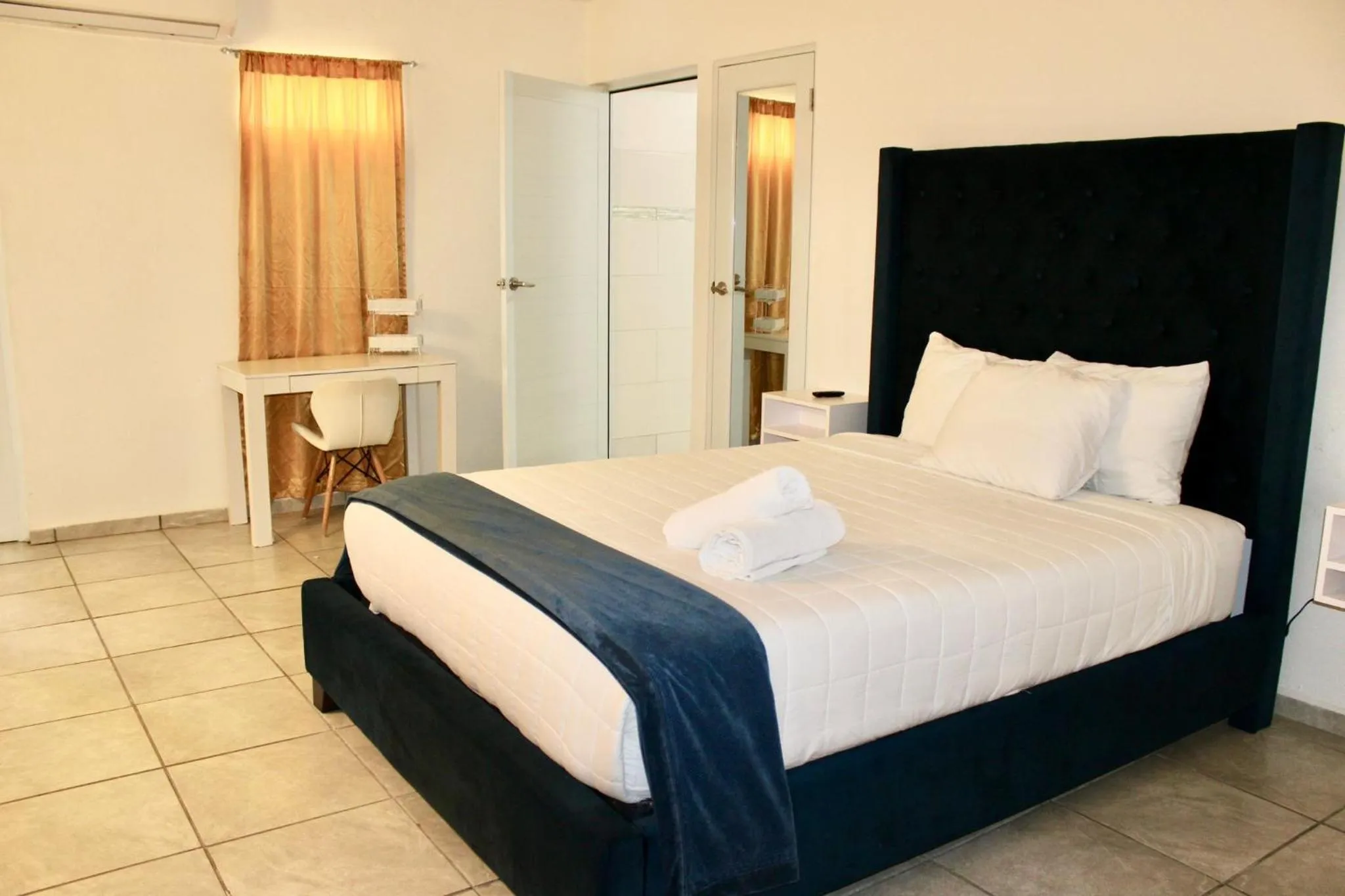 Bed in Douglas Highway Inn Hotel