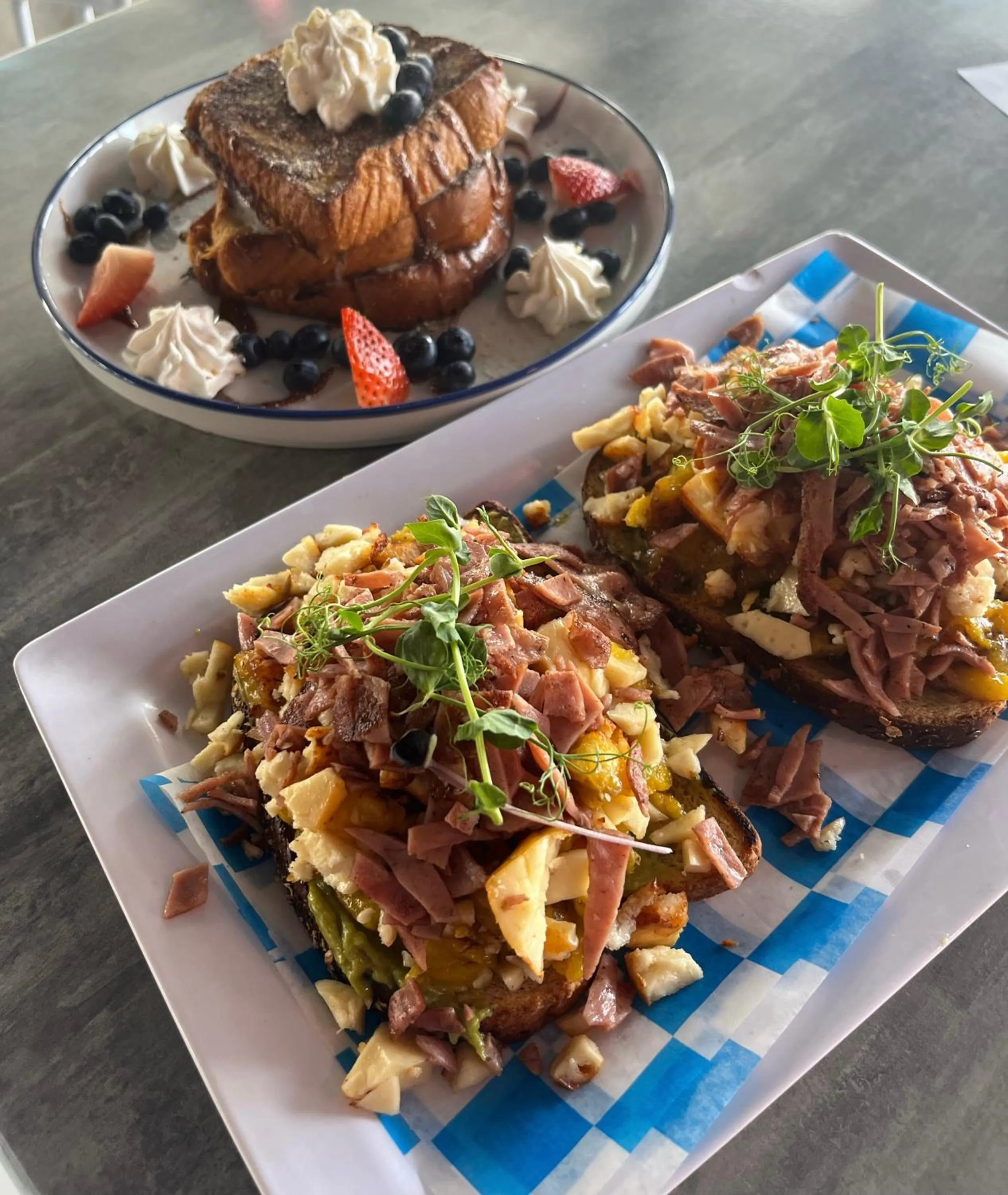 Breakfast in Douglas Highway Inn Hotel