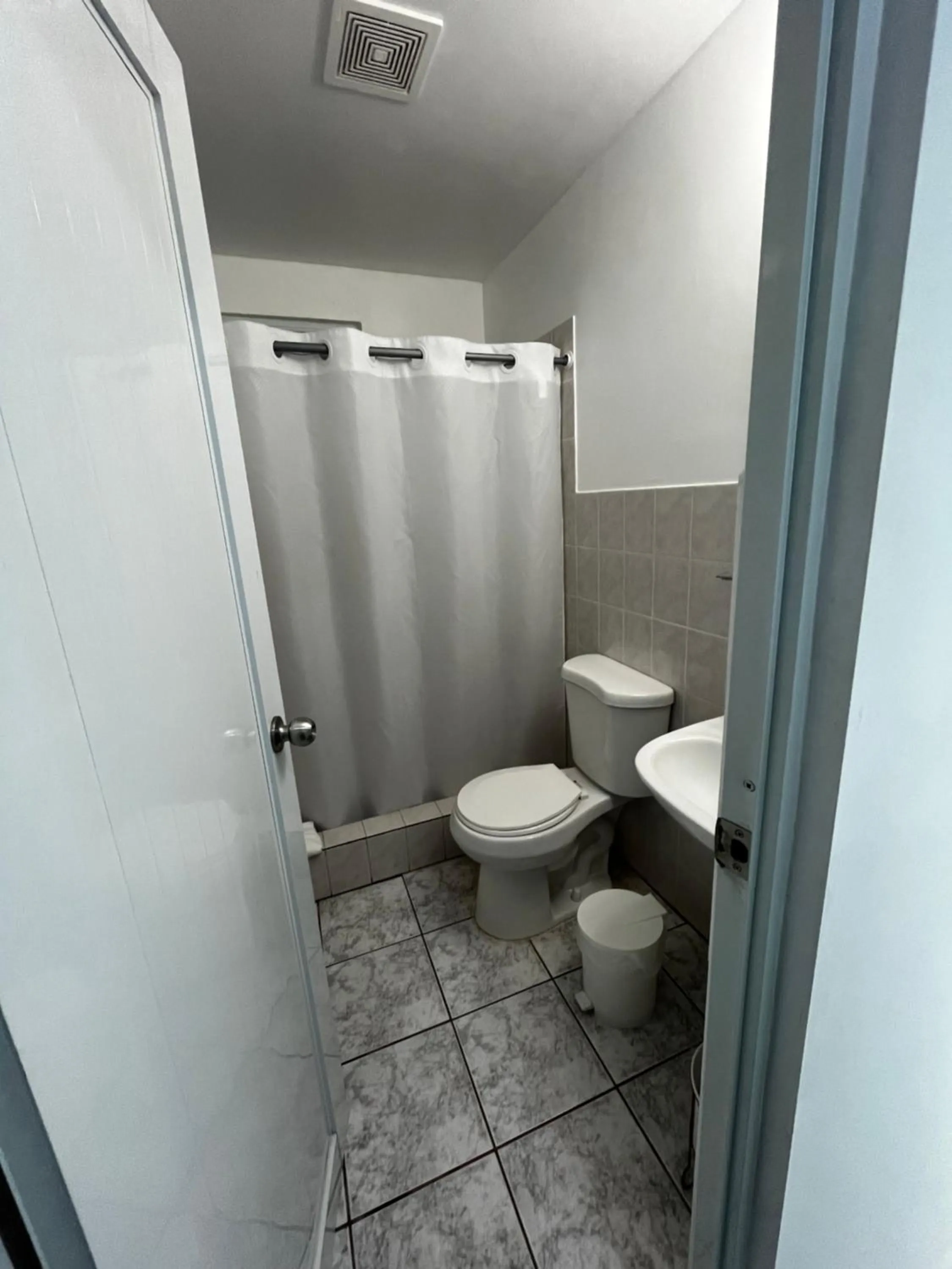 Shower in Douglas Highway Inn Hotel