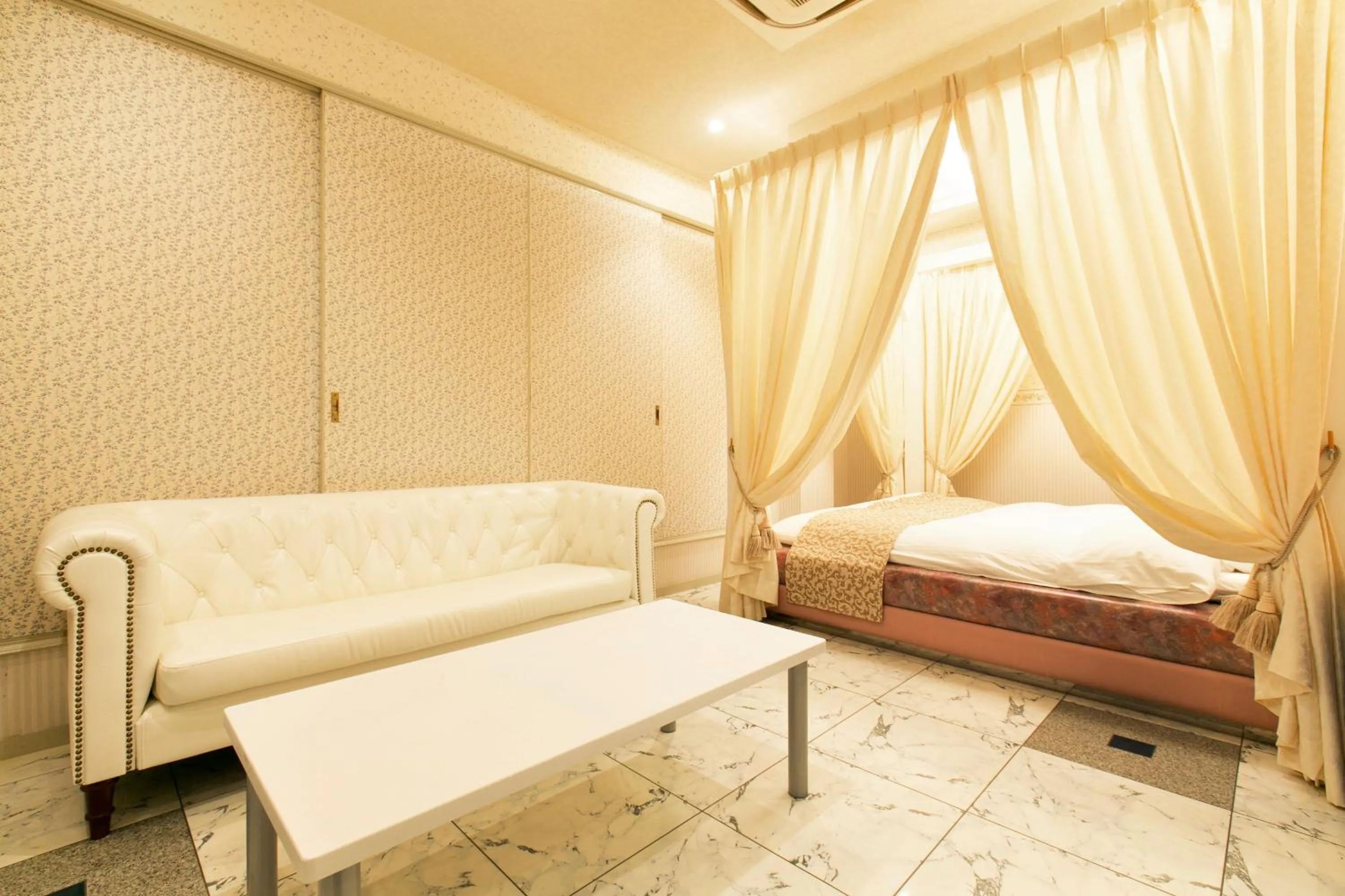 Bed in Hotel Luna (Adult Only)